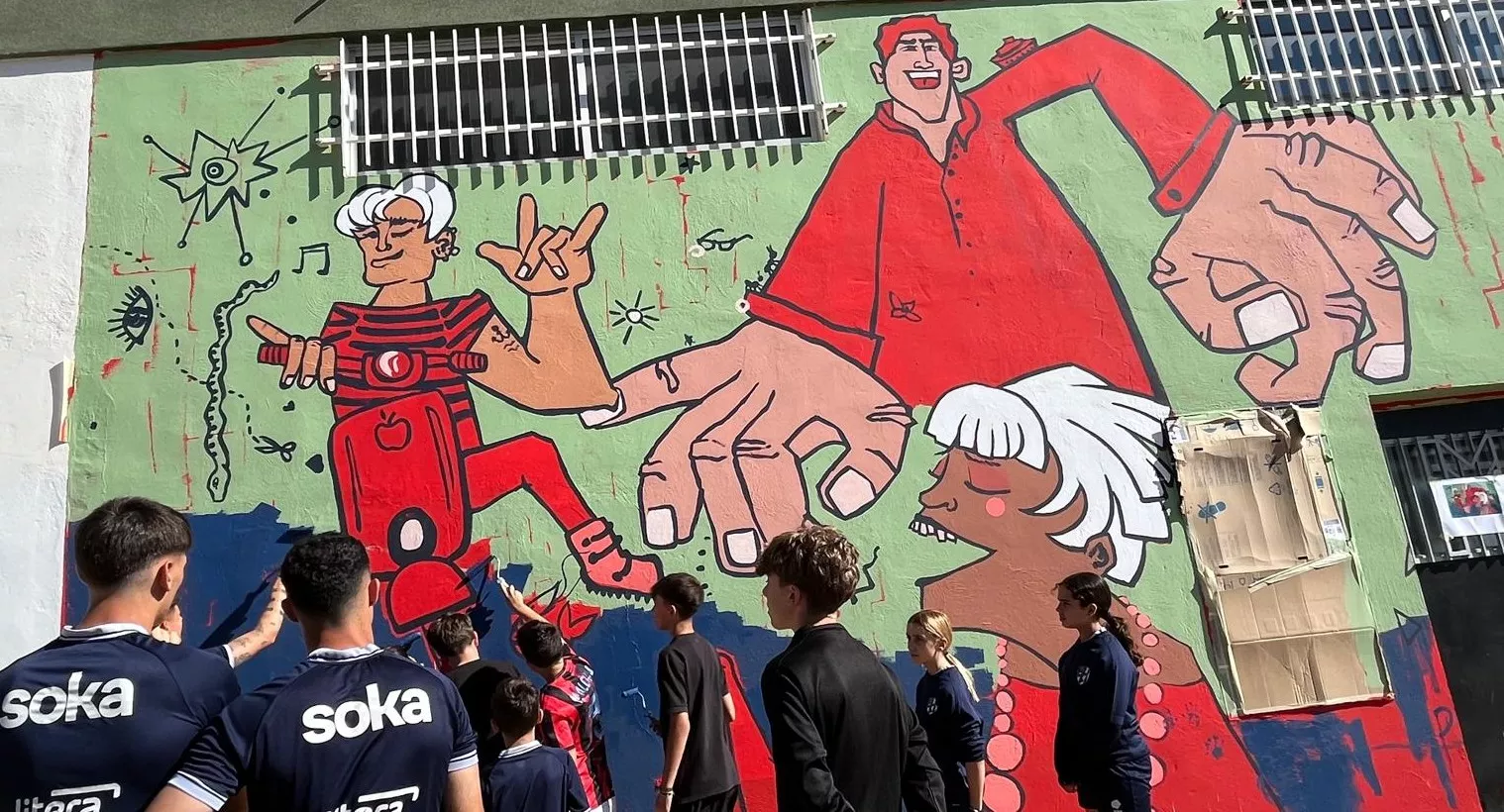 Mural participativo de Diversario con Tere Sempere y la SD Huesca. Foto Mercedes Manterola