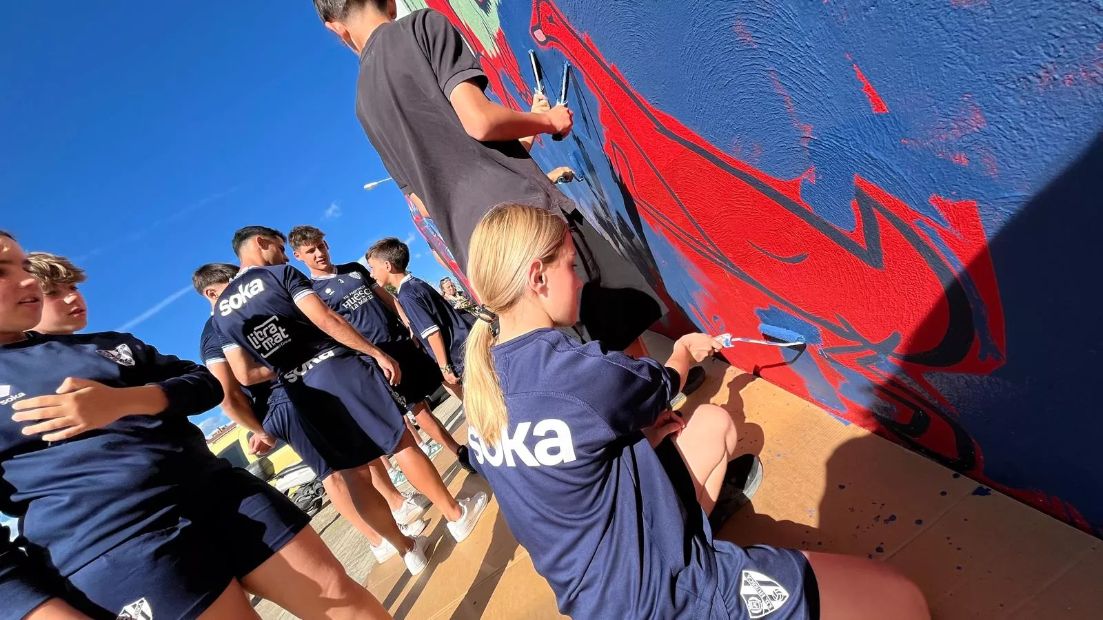 Mural participativo de Diversario con Tere Sempere y la SD Huesca. Foto Mercedes Manterola
