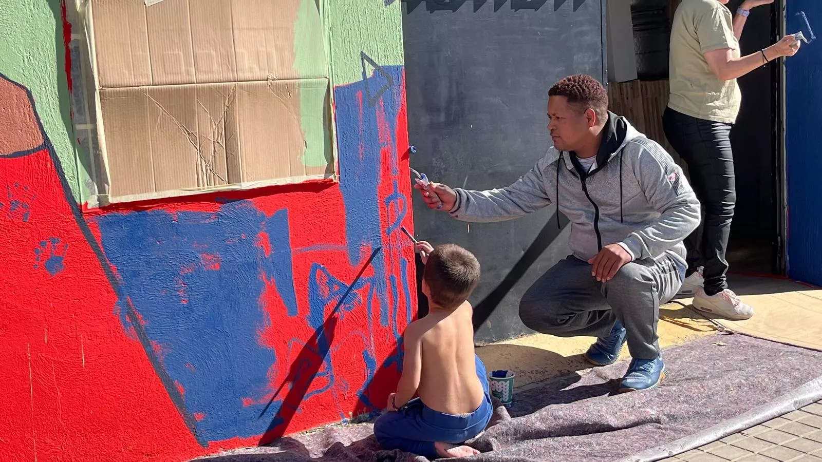 Mural participativo de Diversario con Tere Sempere y la SD Huesca. Foto Mercedes Manterola