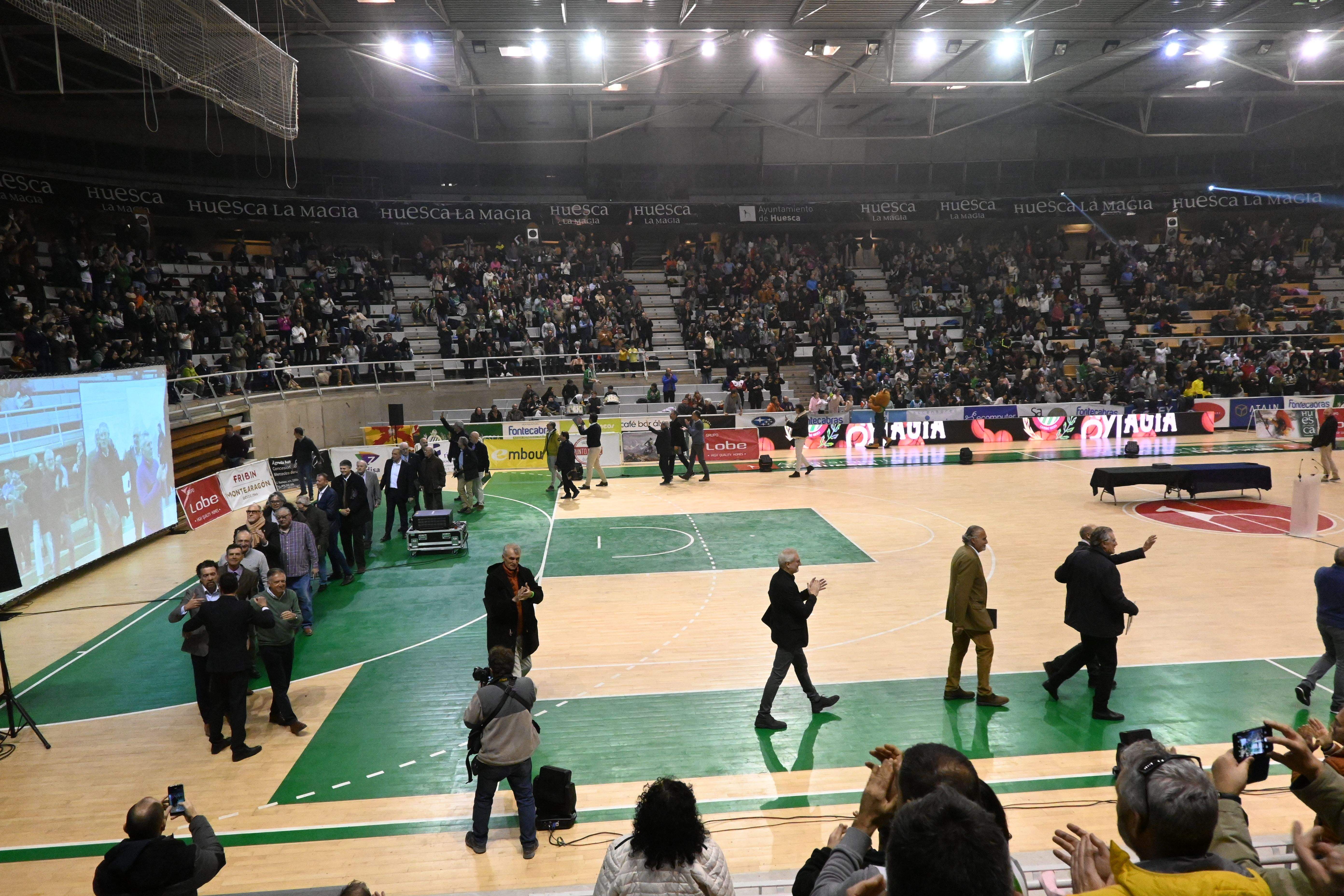Fiesta en el Palacio de los Deportes de Huesca con La Magia en el recuerdo. Foto Carlos Jalle