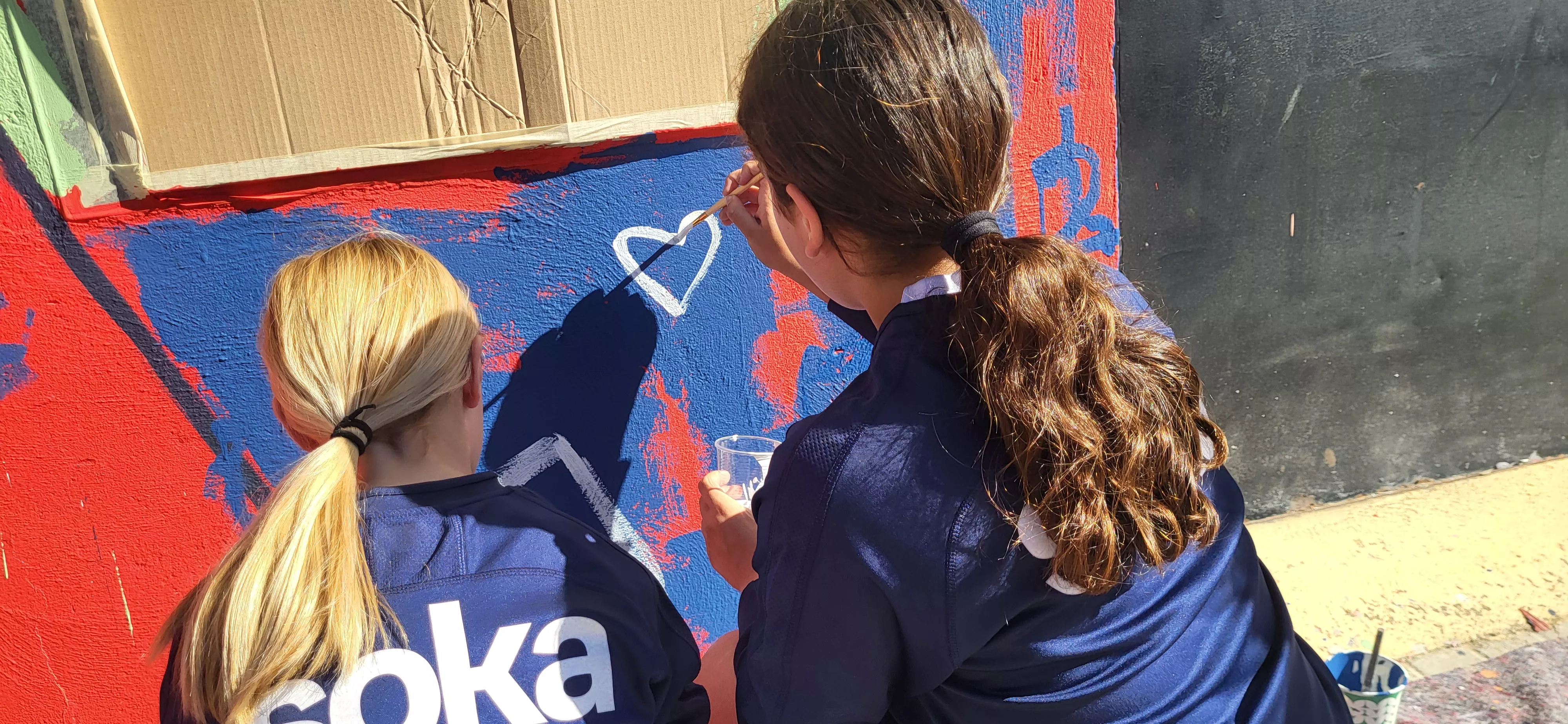 Mural participativo de Diversario con Tere Sempere y la SD Huesca. Foto Mercedes Manterola