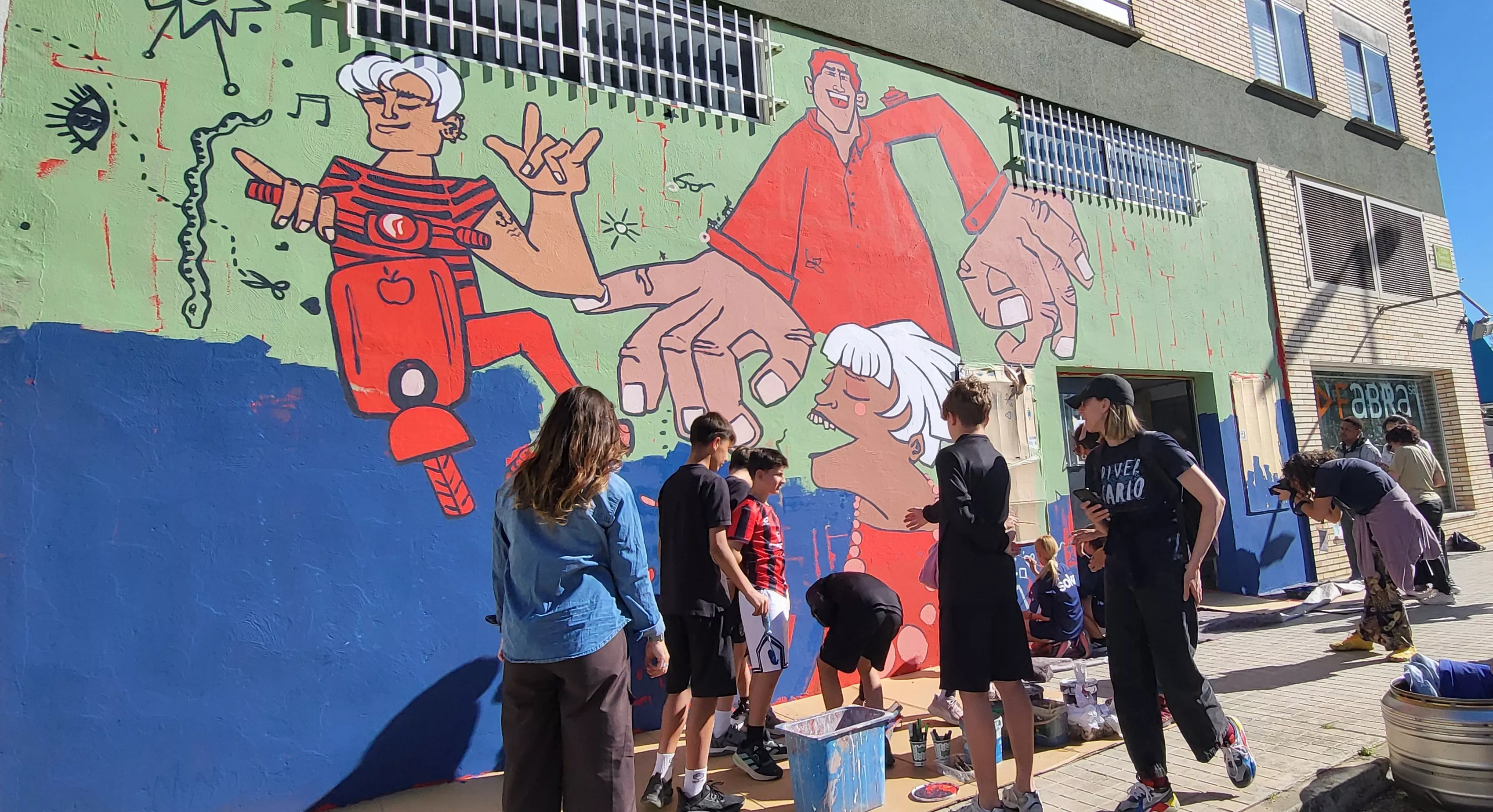 Mural participativo de Diversario con Tere Sempere y la SD Huesca. Foto Mercedes Manterola