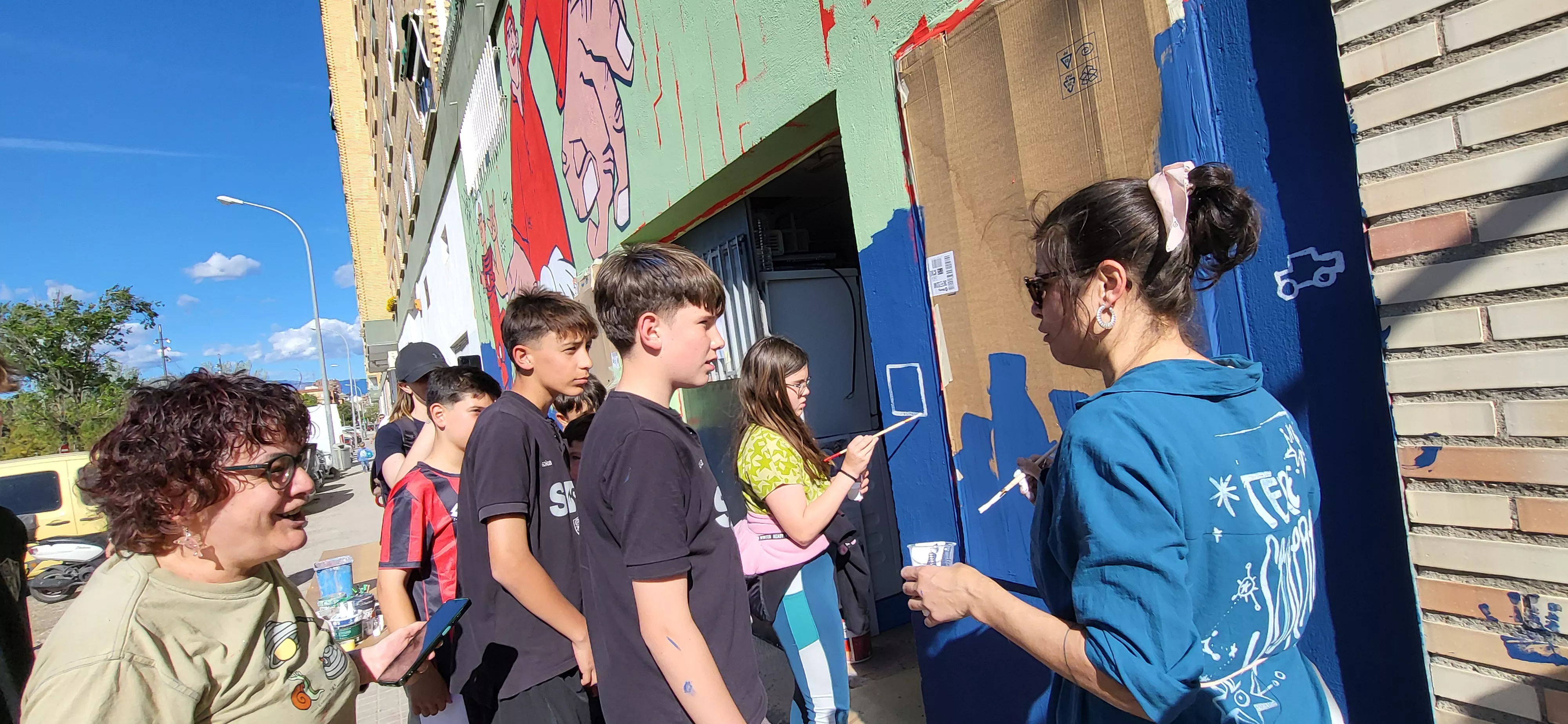 Mural participativo de Diversario con Tere Sempere y la SD Huesca. Foto Mercedes Manterola