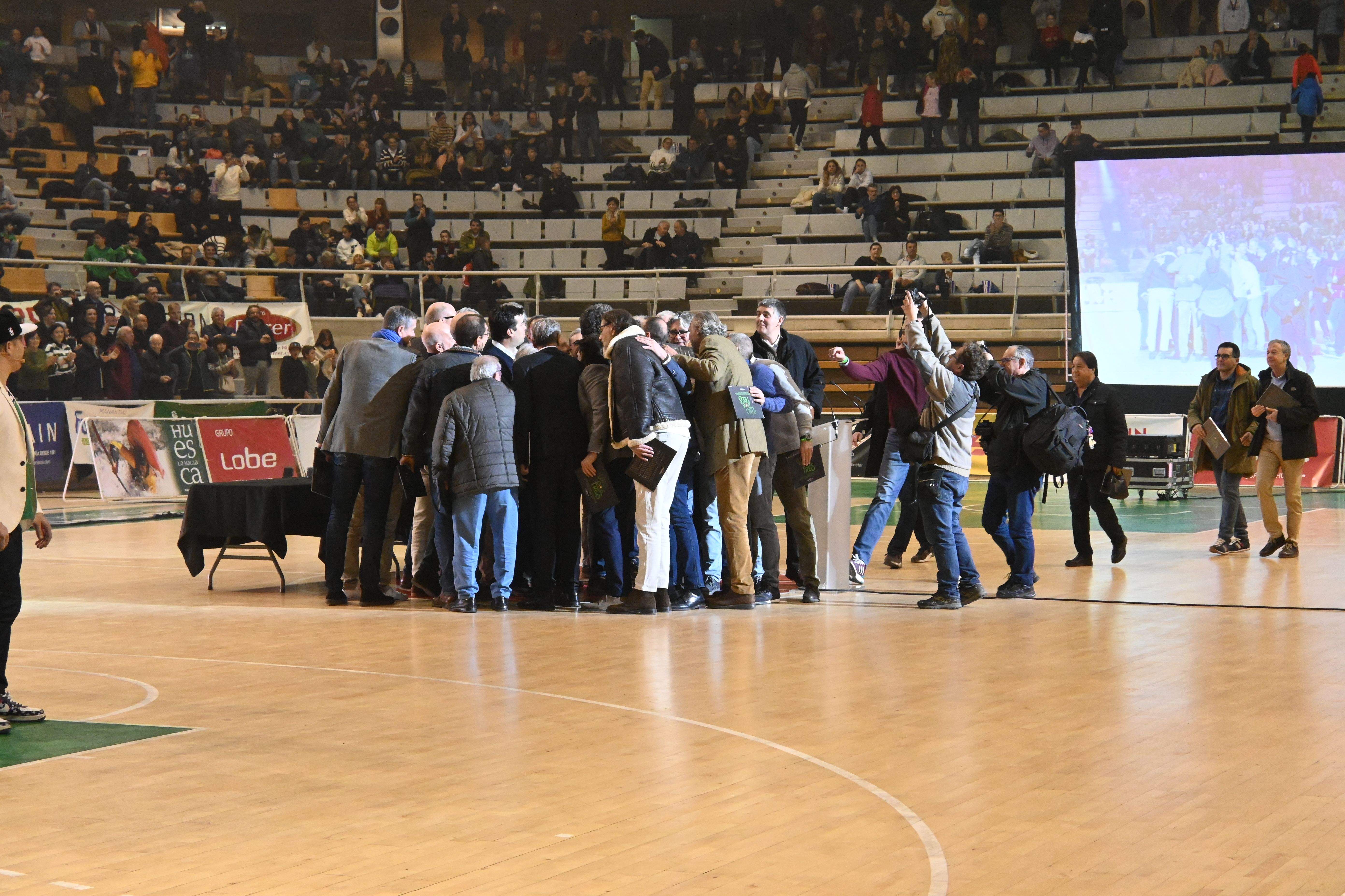 Fiesta en el Palacio de los Deportes de Huesca con La Magia en el recuerdo. Foto Carlos Jalle