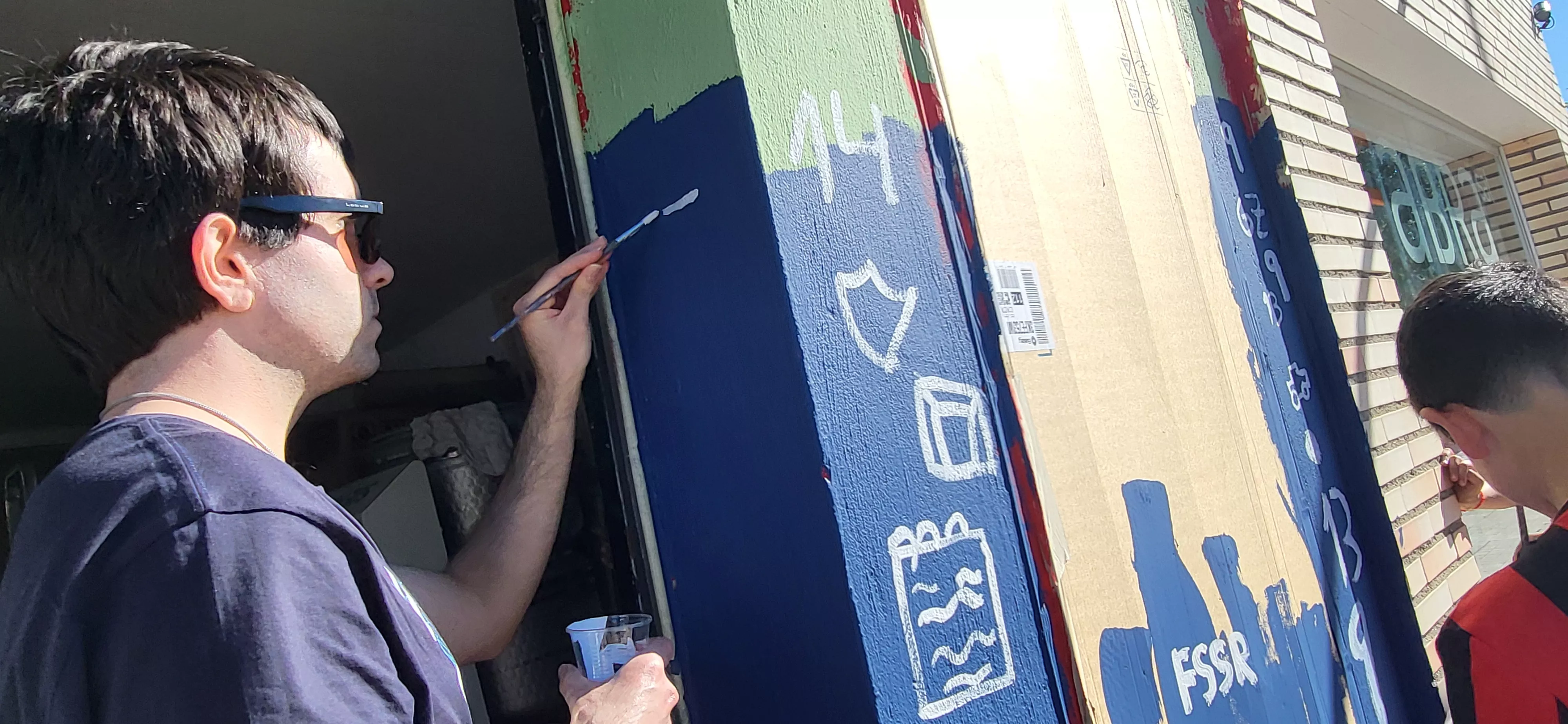 Mural participativo de Diversario con Tere Sempere y la SD Huesca. Foto Mercedes Manterola