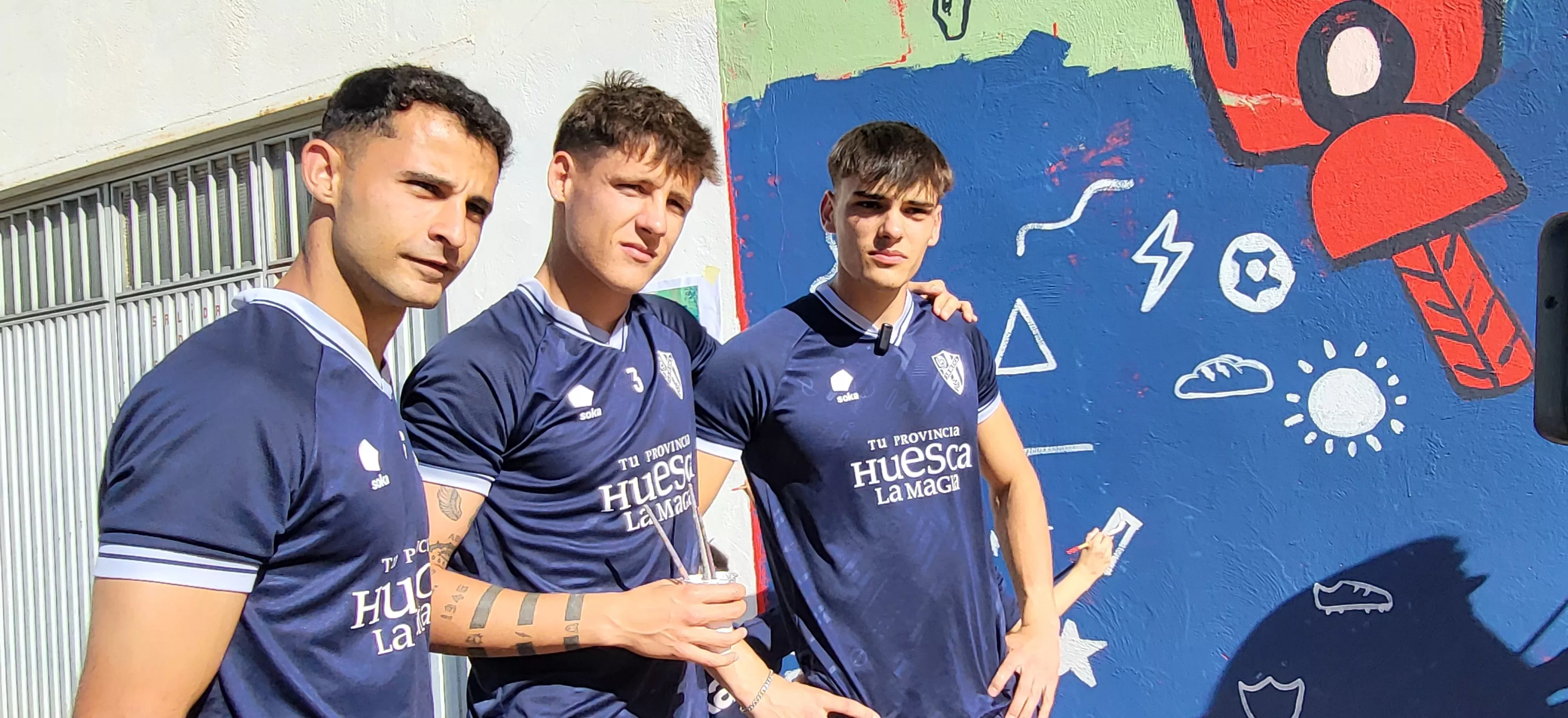 Mural participativo de Diversario con Tere Sempere y la SD Huesca. Foto Mercedes Manterola