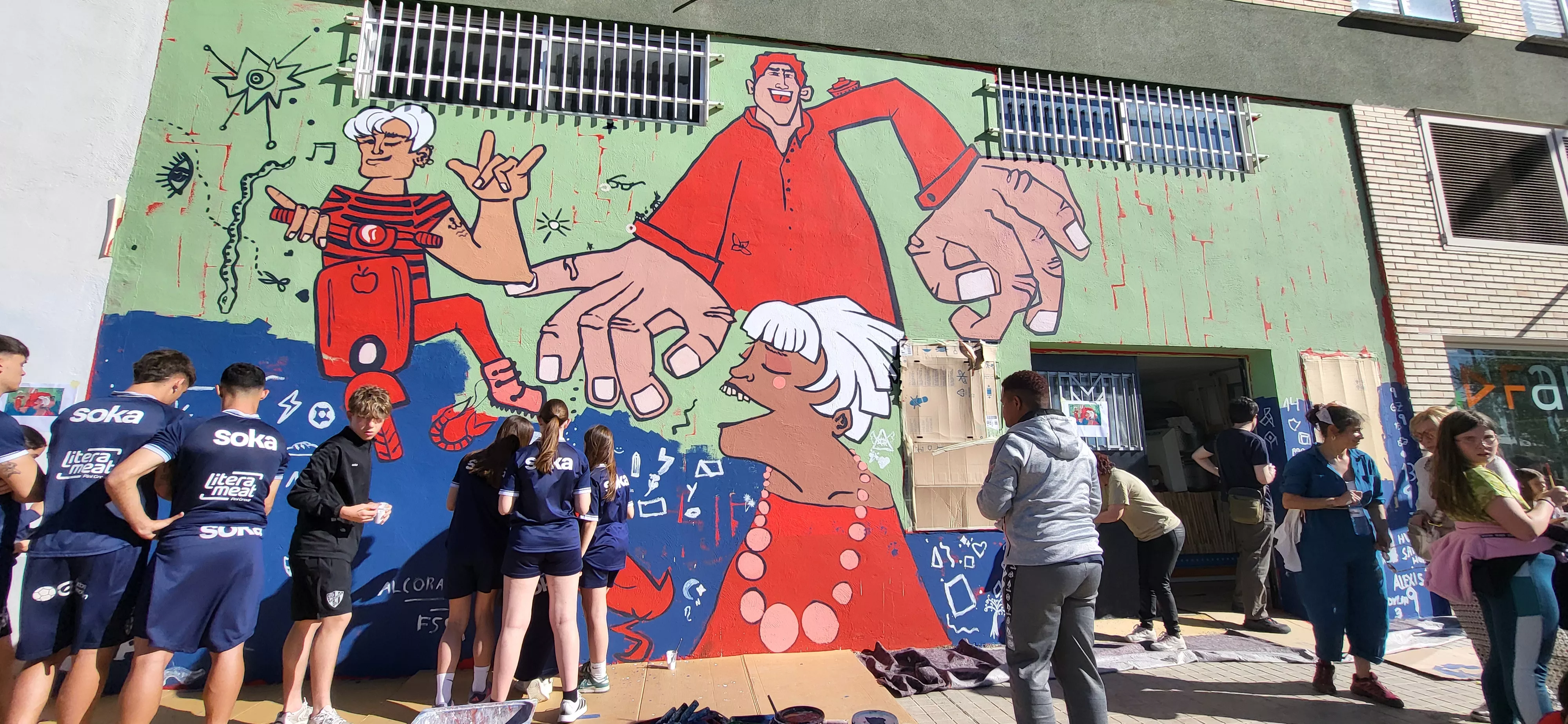 Mural participativo de Diversario con Tere Sempere y la SD Huesca. Foto Mercedes Manterola