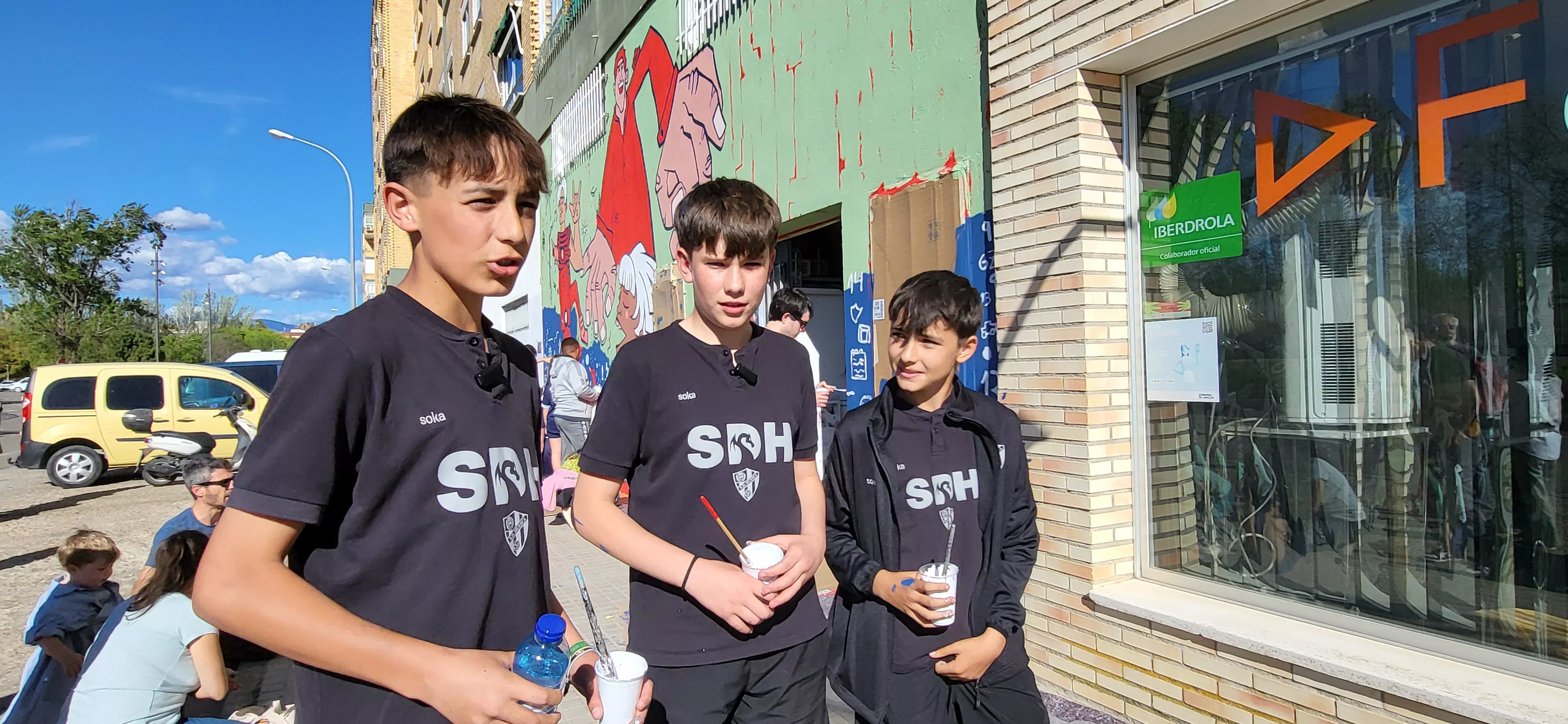 Mural participativo de Diversario con Tere Sempere y la SD Huesca. Foto Mercedes Manterola