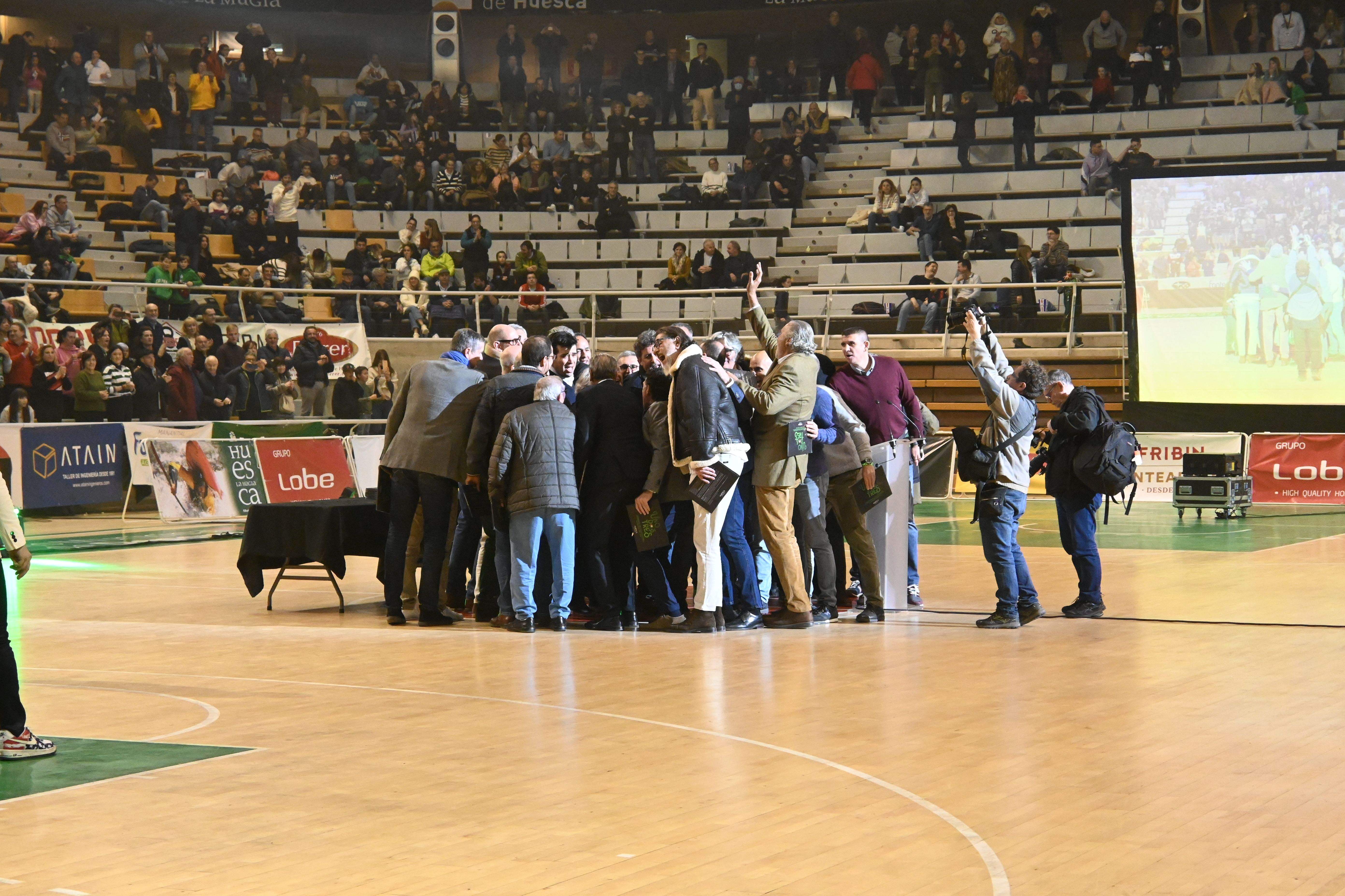 Fiesta en el Palacio de los Deportes de Huesca con La Magia en el recuerdo. Foto Carlos Jalle