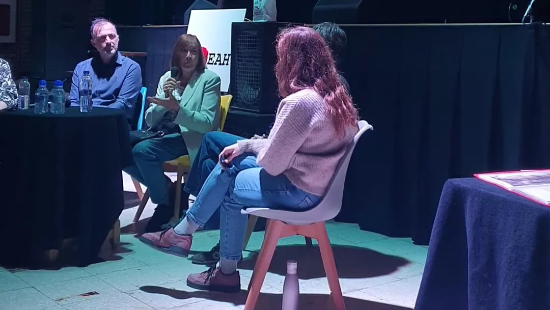 Chonín Laplana en la Escuela de Arte durante el homenaje que ha recibido