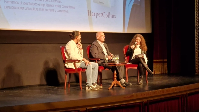 Javier Moraleda, Enric Benito y María Pilar Tejero, en el Teatro Olimpia. Foto Myriam Martínez Javier Moraleda, Enric Benito y María Pilar Tejero, en el Teatro Olimpia. Foto Myriam Martínez