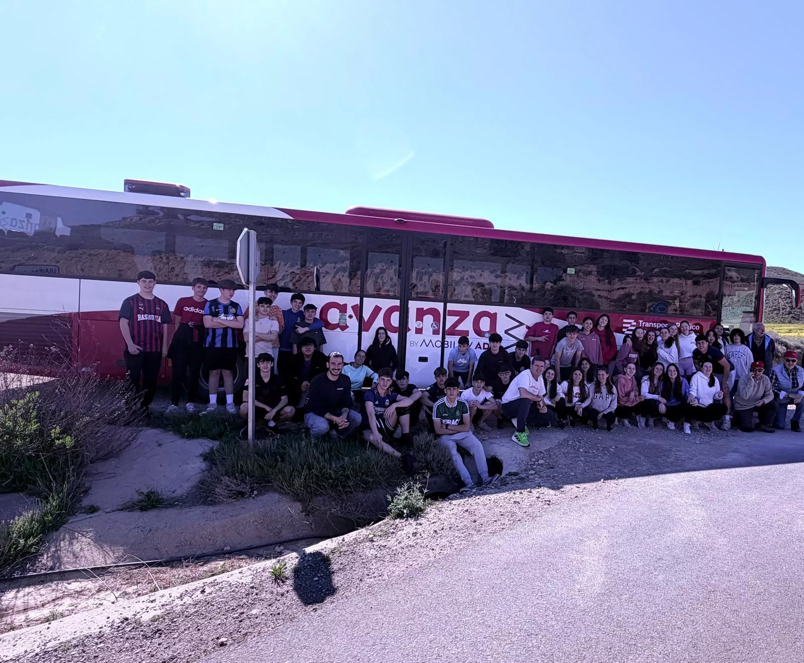 Jornada del Rotary Club de Huesca y Salesianos para plantar 300 árboles en Vicién