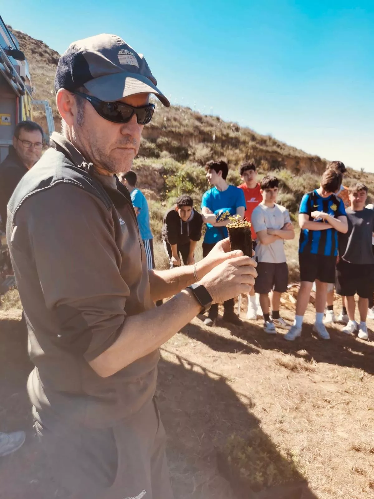 Jornada del Rotary Club de Huesca y Salesianos para plantar 300 árboles en Vicién