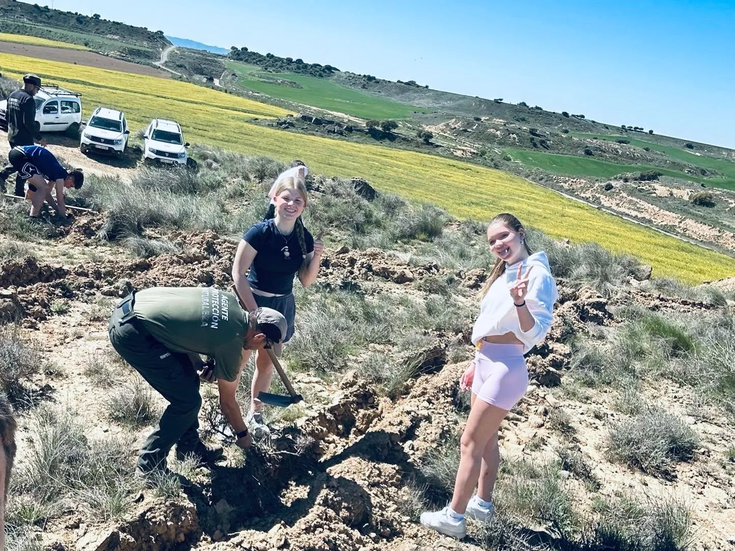 Jornada del Rotary Club de Huesca y Salesianos para plantar 300 árboles en Vicién