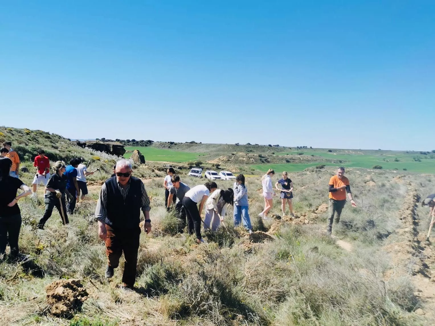 Jornada del Rotary Club de Huesca y Salesianos para plantar 300 árboles en Vicién