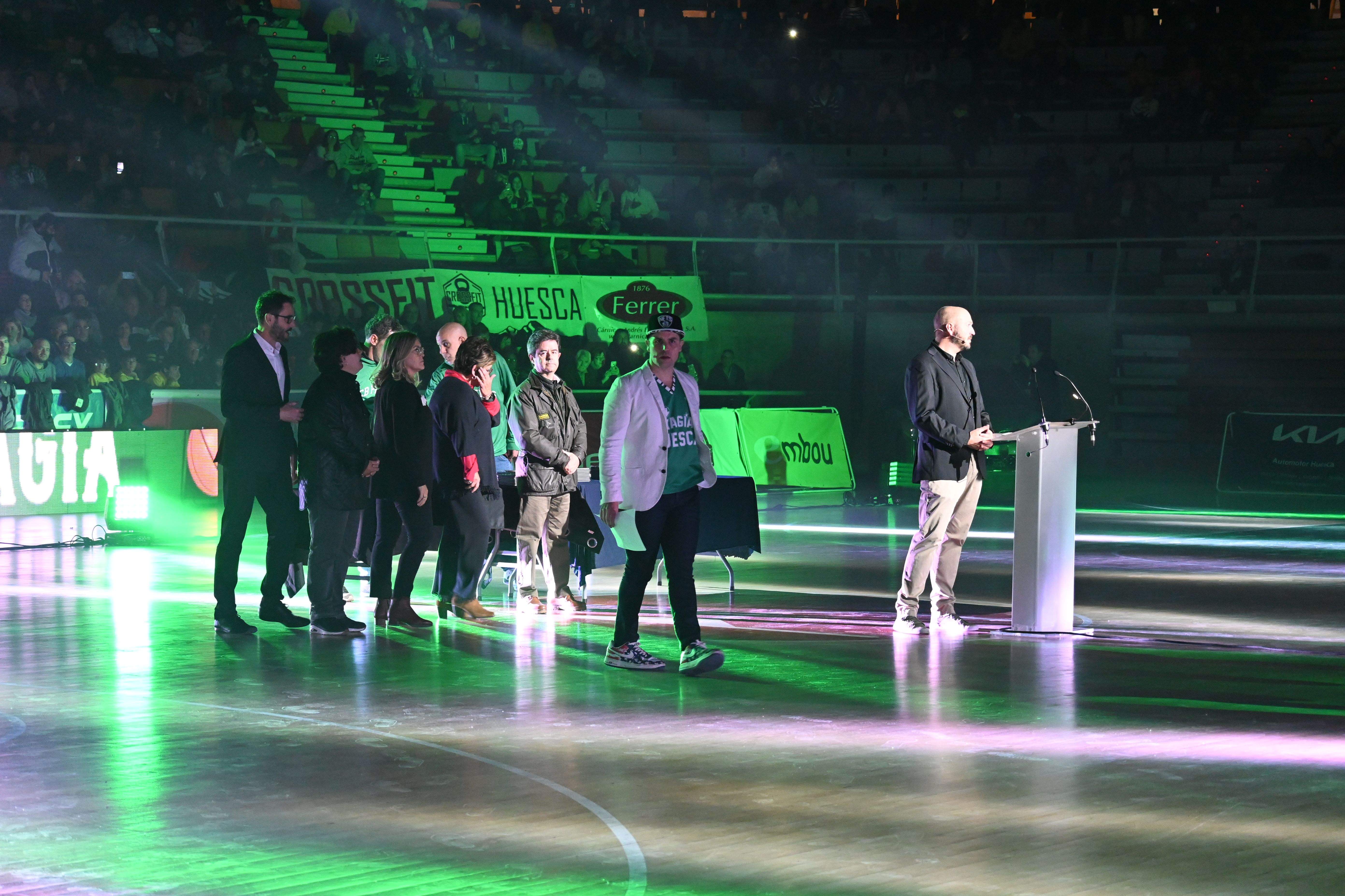 Fiesta en el Palacio de los Deportes de Huesca con La Magia en el recuerdo. Foto Carlos Jalle