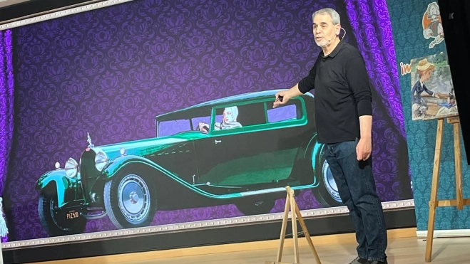 Tamara y su autorretrato en Bugatti verde. Foto Mercedes Manterola