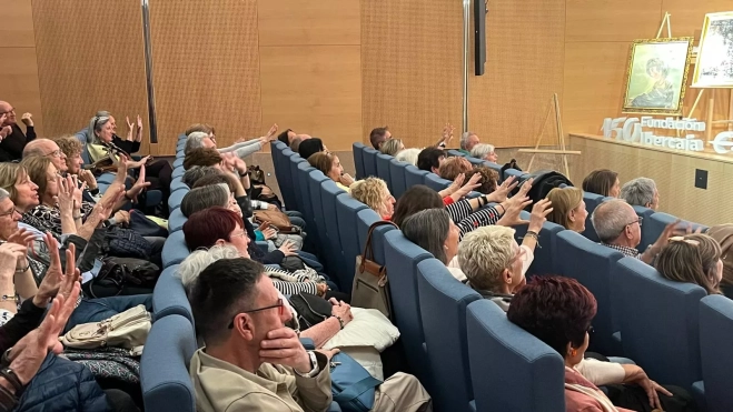 El público ha participado activamente en la charla. Foto Mercedes Manterola