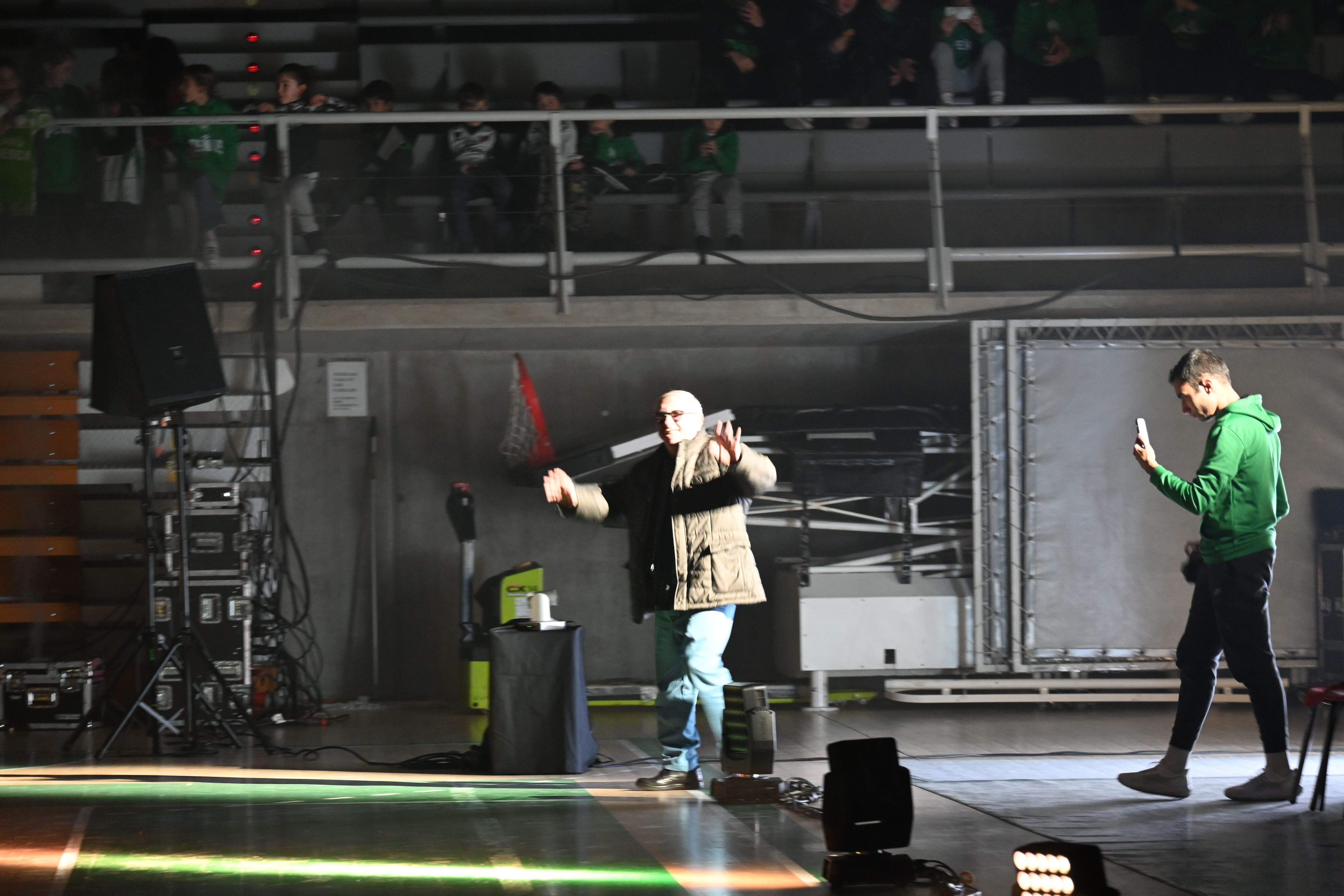 Fiesta en el Palacio de los Deportes de Huesca con La Magia en el recuerdo. Foto Carlos Jalle