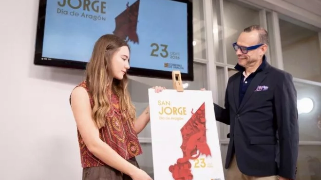 La autora del cartel y Olloqui