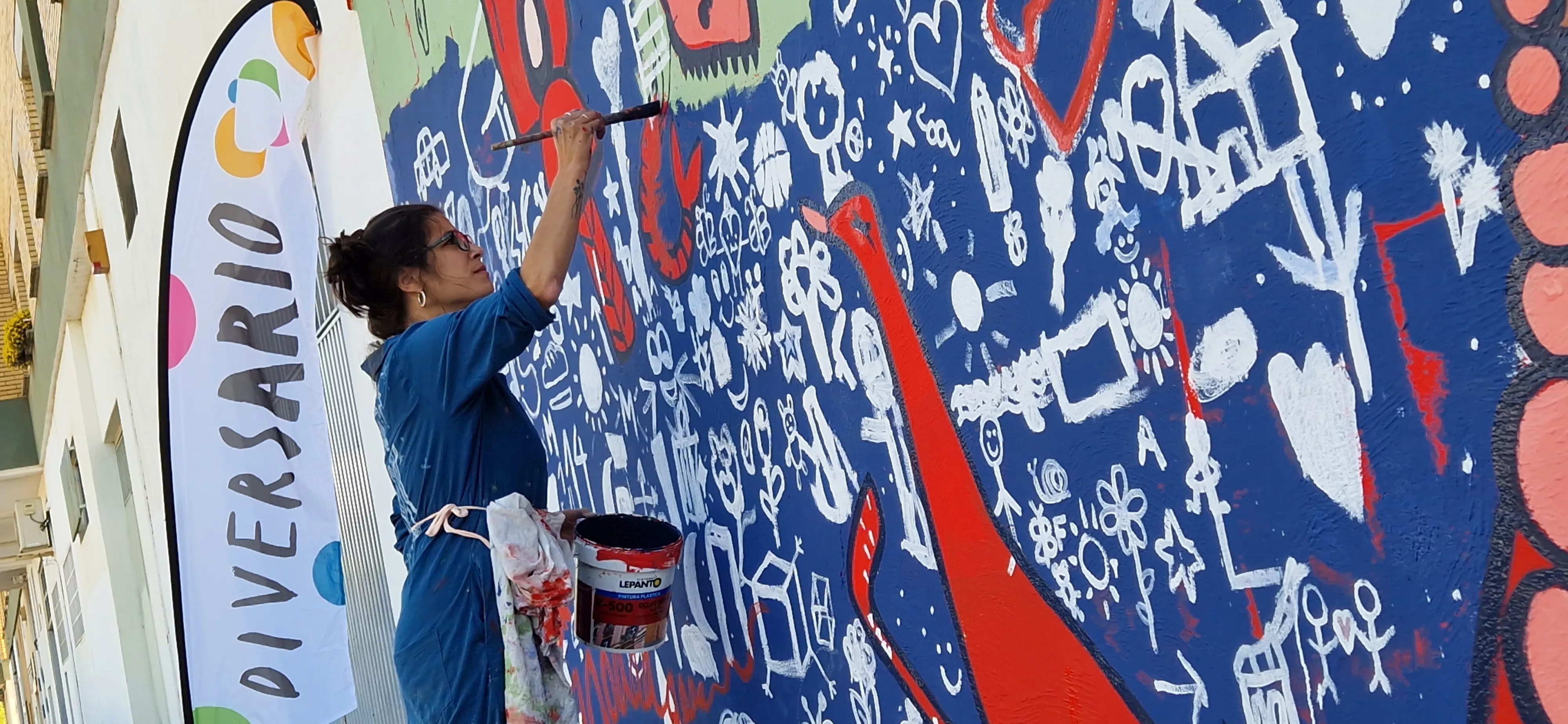 Inauguración del mural de Tere Sempere en Diversario. Foto Myriam Martínez
