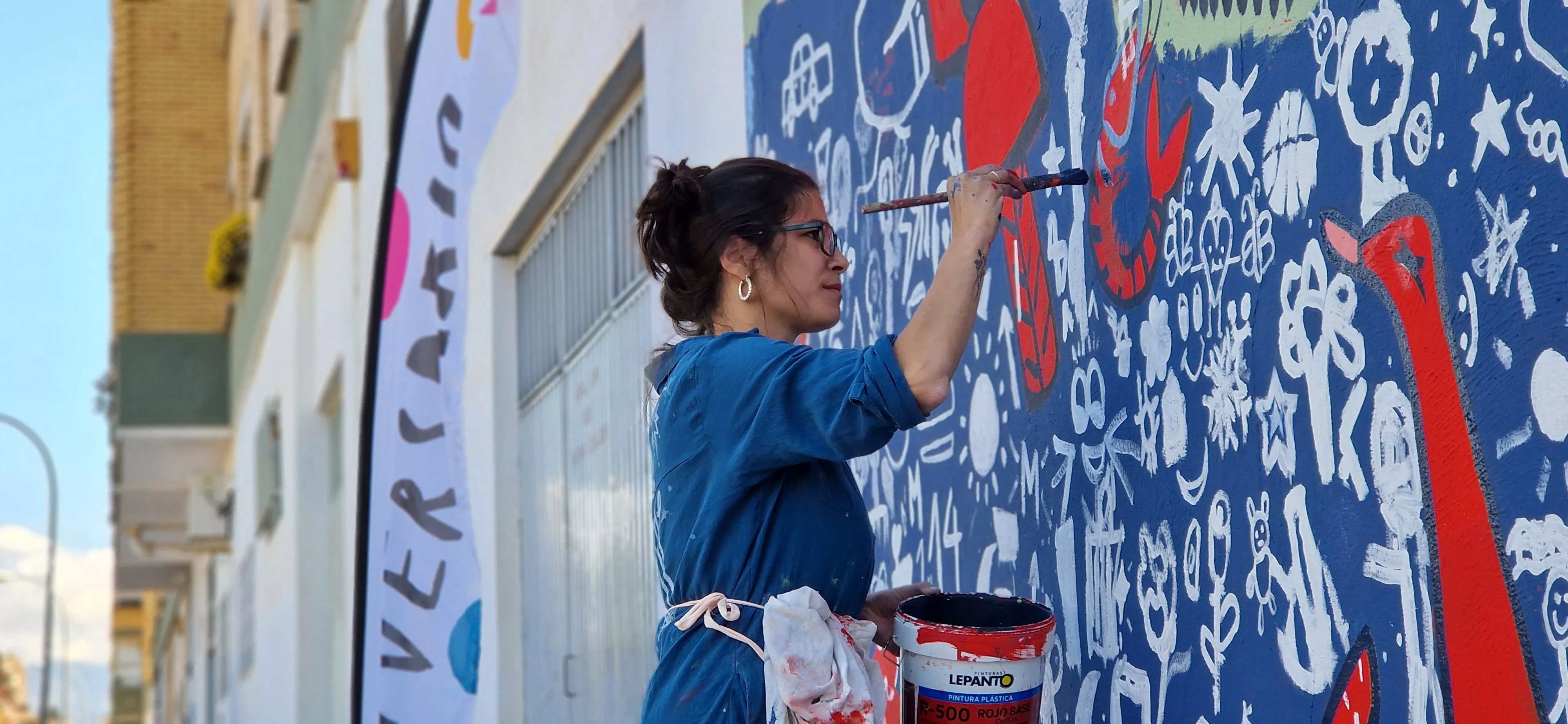 Inauguración del mural de Tere Sempere en Diversario. Foto Myriam Martínez