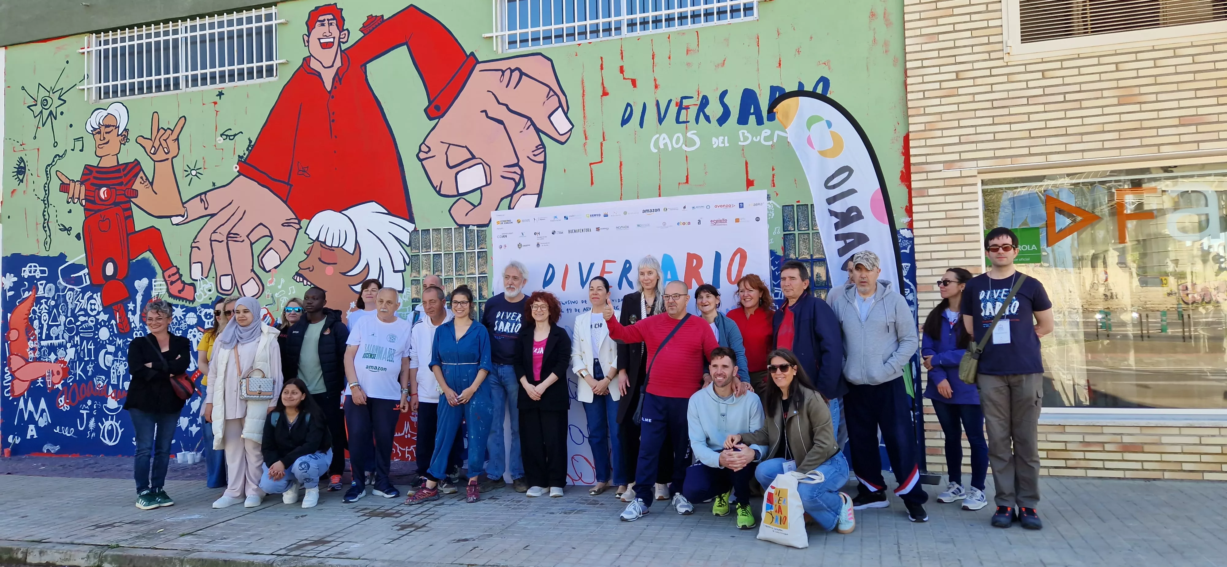 Inauguración del mural de Tere Sempere en Diversario. Foto Myriam Martínez