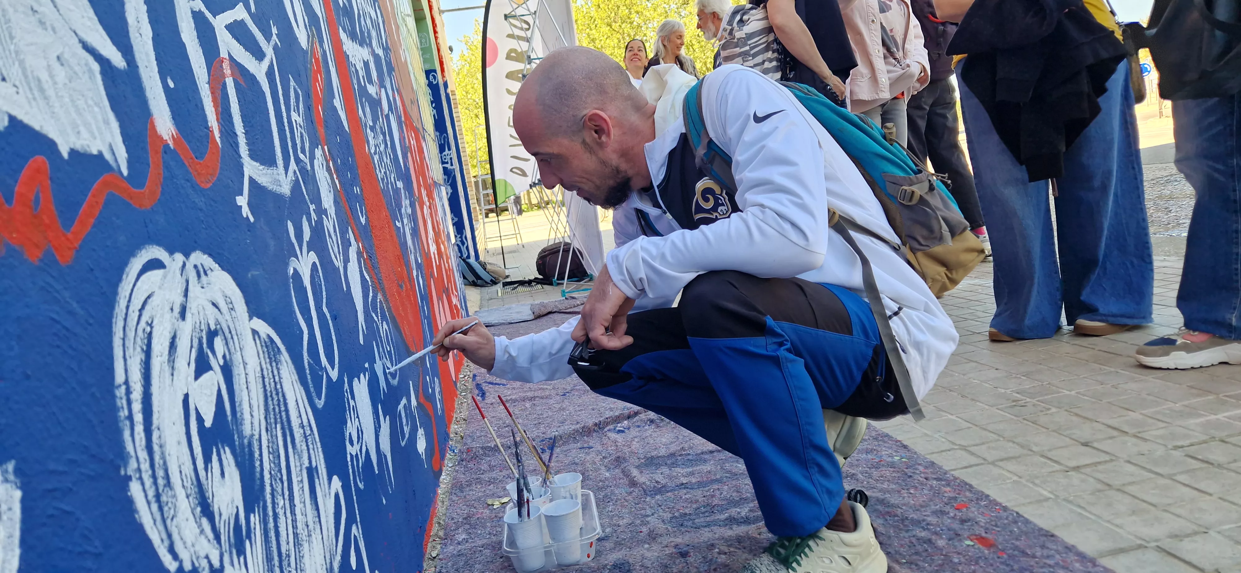 Inauguración del mural de Tere Sempere en Diversario. Foto Myriam Martínez