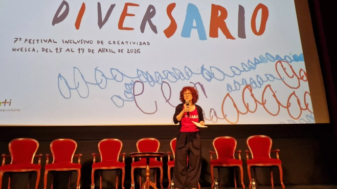 La directora de Diversario, Elena Gómez Zazurca, ha introducido el acto. Foto Myriam Martínez
