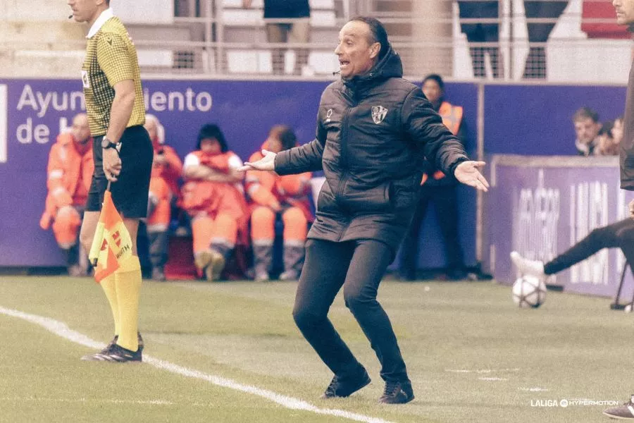 José Luis Oltra, entrenador del Huesca