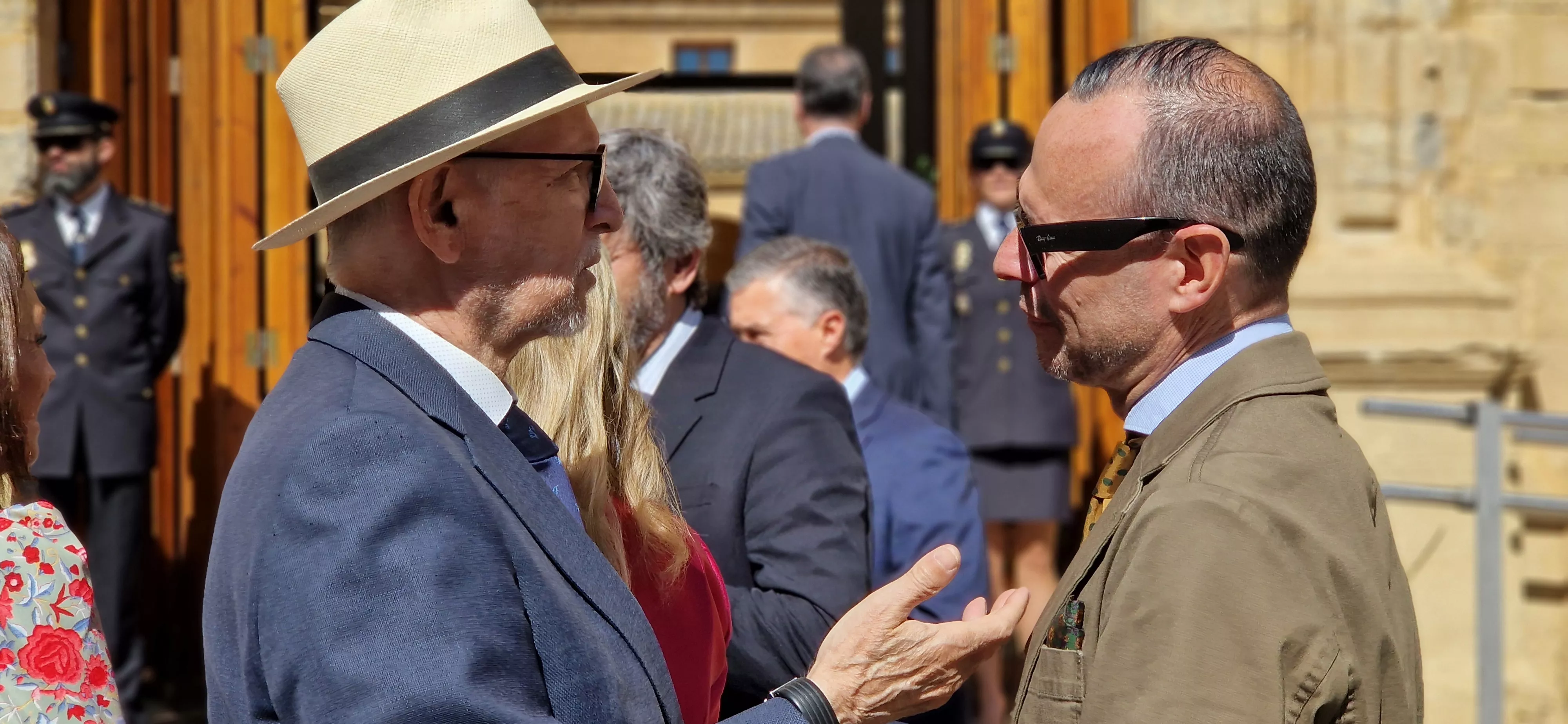 Marcelino Iglesias y Pedro Olloqui. Celebración oficial del Día de Aragón en Huesca. Foto Myriam Martínez