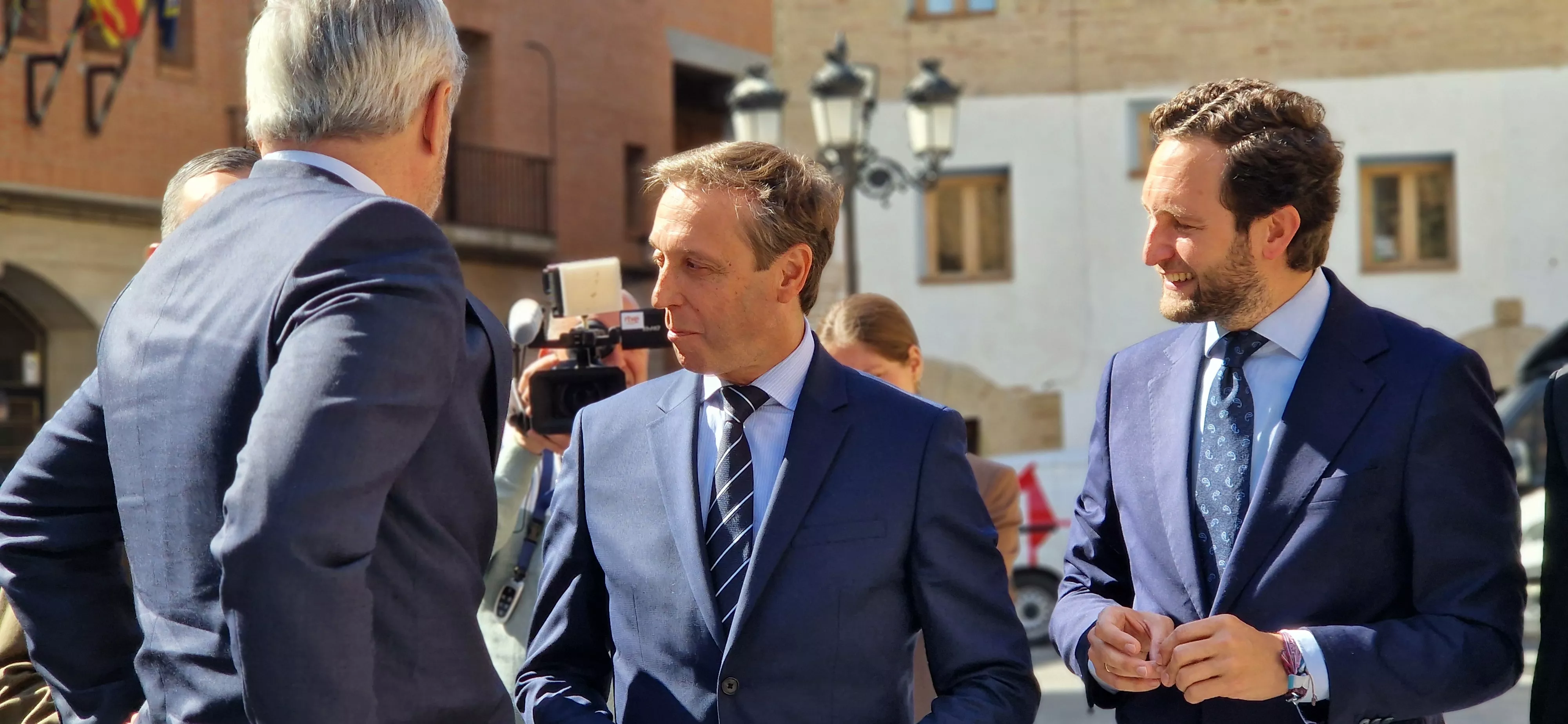 Azcón, Betorz y Claver. Celebración oficial del Día de Aragón en Huesca. Foto Myriam Martínez