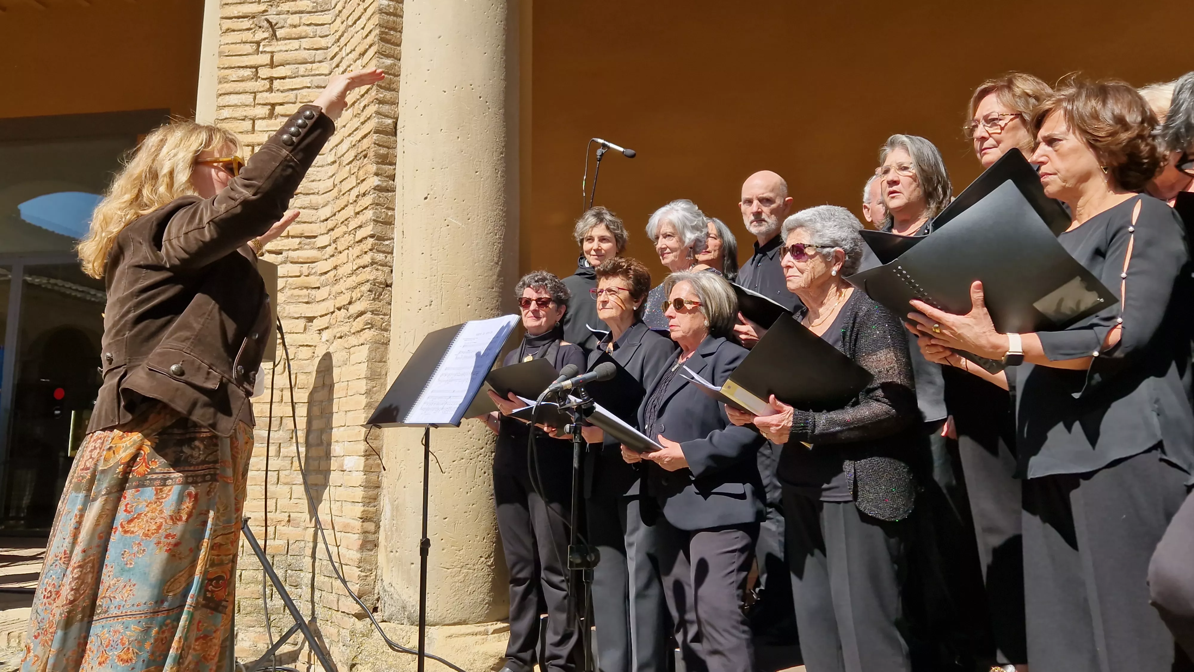 Coral Diego Pontac. Celebración oficial del Día de Aragón en Huesca. Foto Myriam Martínez