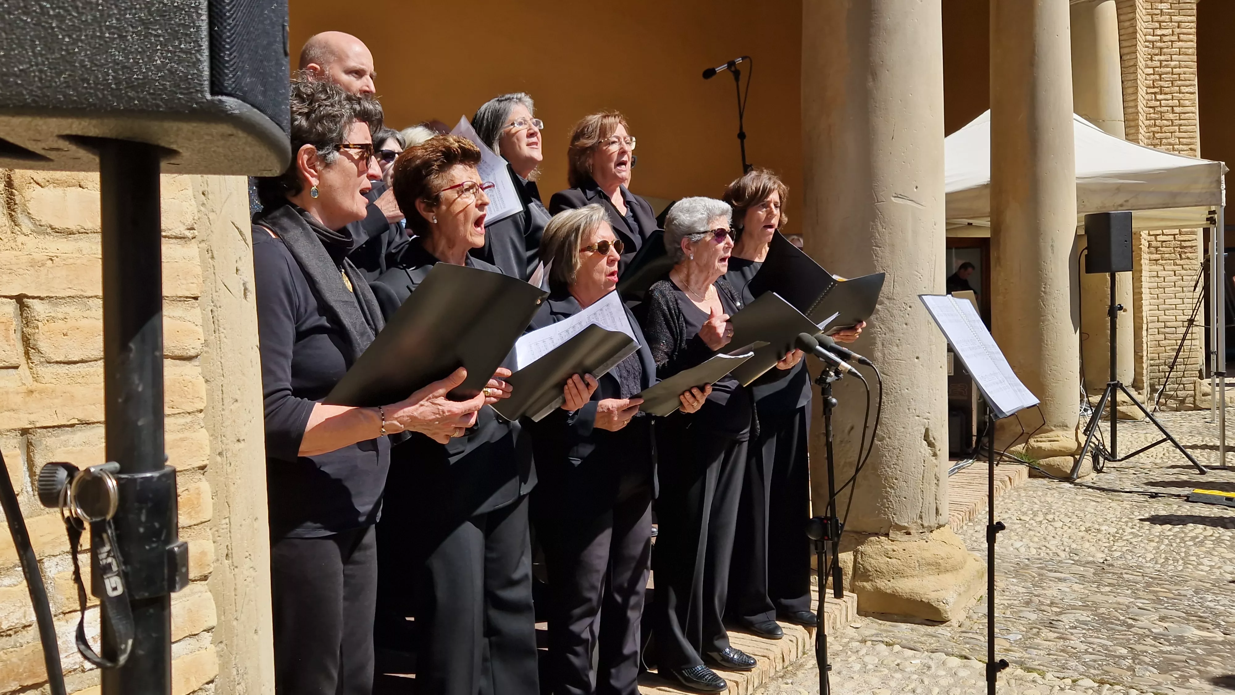 Coral Diego Pontac. Celebración oficial del Día de Aragón en Huesca. Foto Myriam Martínez