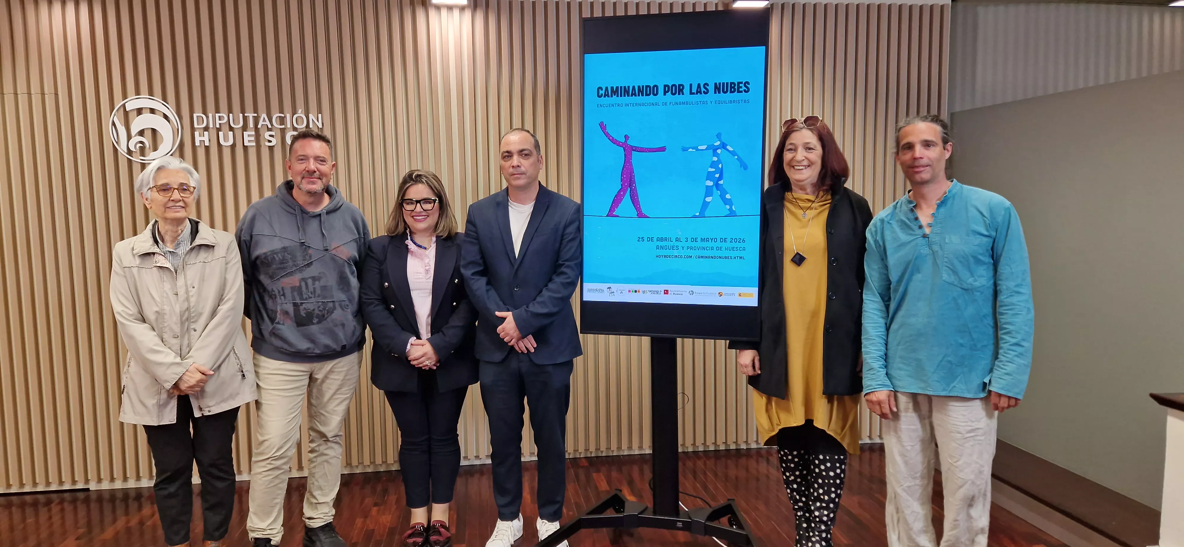 Herminia Ballestín, José María Loscertales, Sonia Latre, Carlos Sampériz, Susana Magán y Miguel Pollán han presentado Caminando por las Nubes. Foto Myriam Martínez