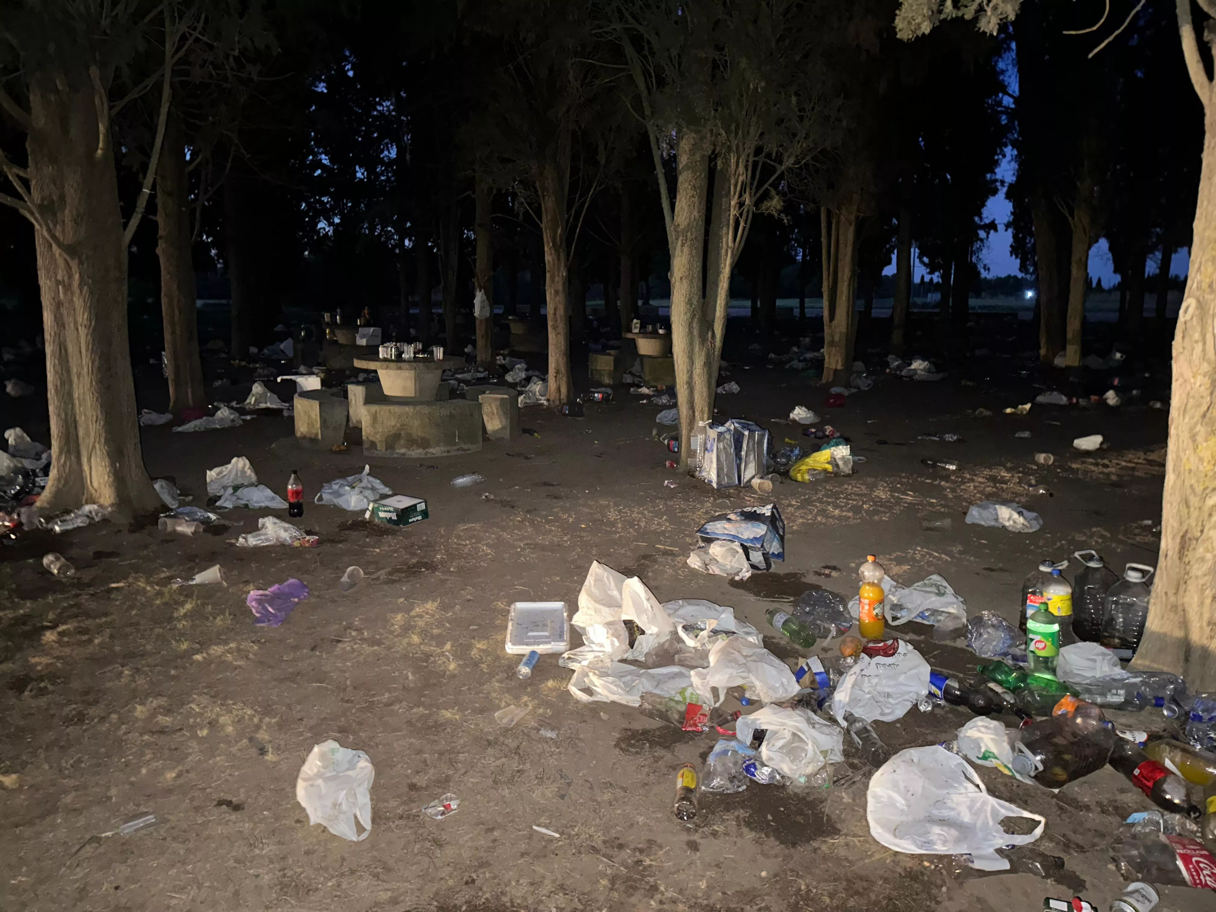 Aspecto de Salas tras la fiesta universitaria. 