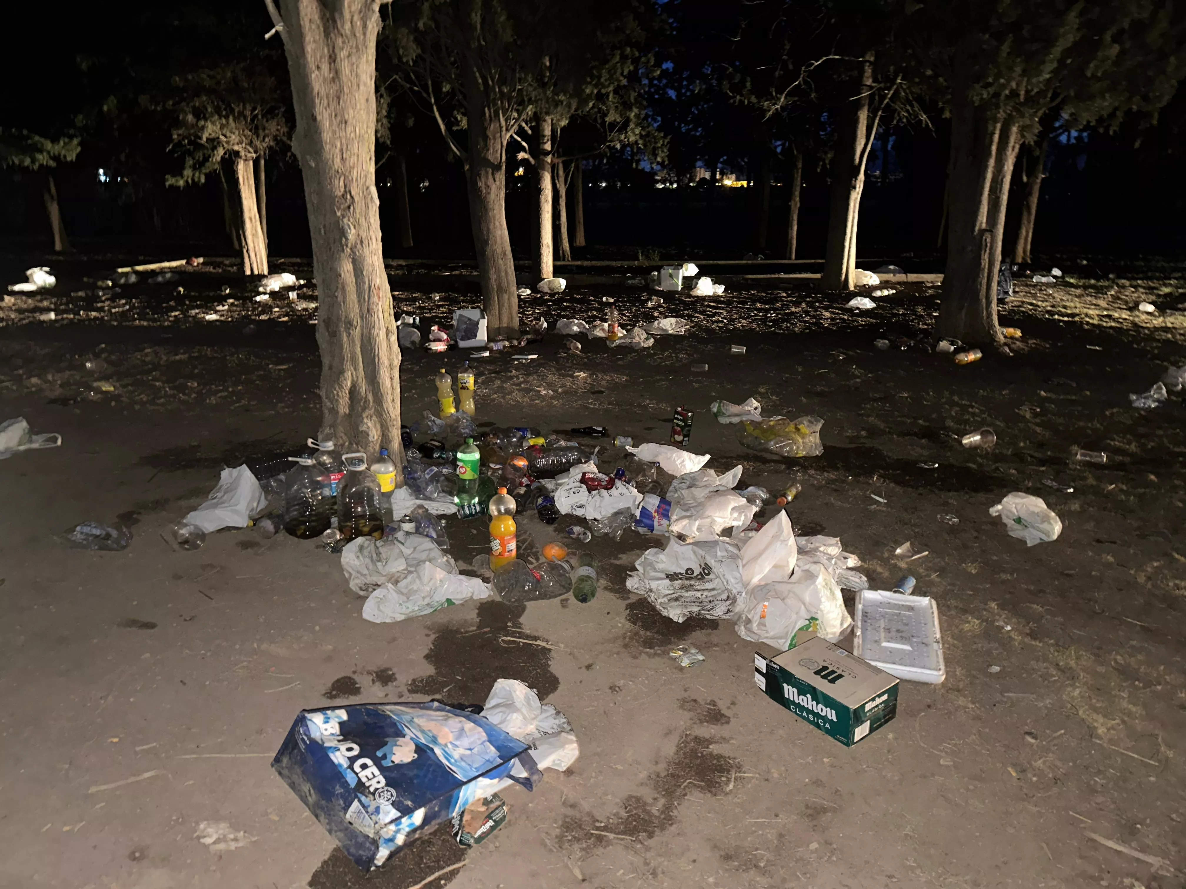 Aspecto de Salas tras la fiesta universitaria. 