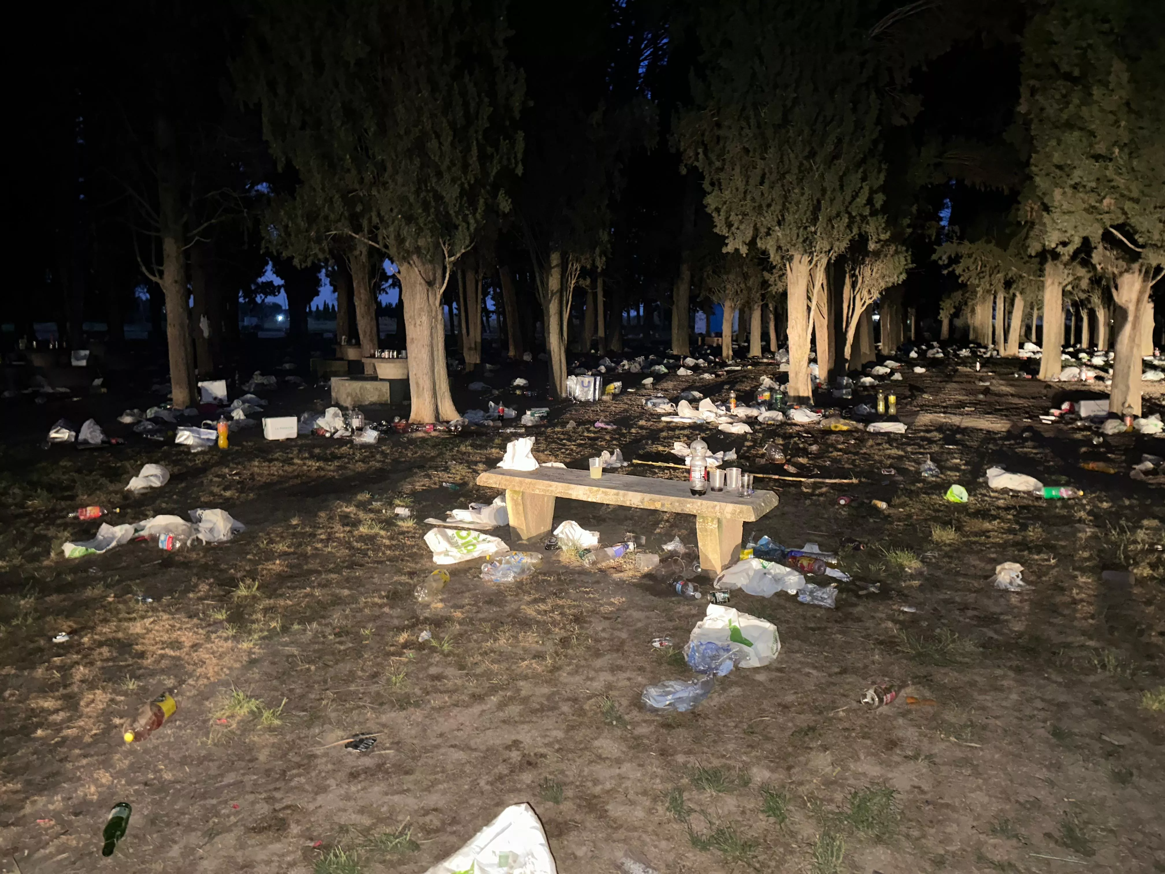 Aspecto de Salas tras la fiesta universitaria. 