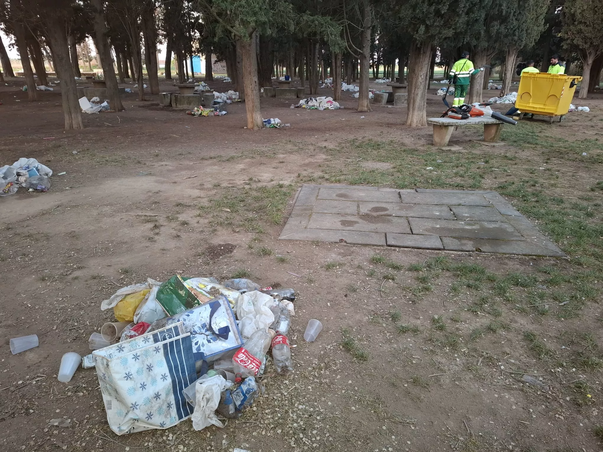 Aspecto de Salas tras la fiesta universitaria. 