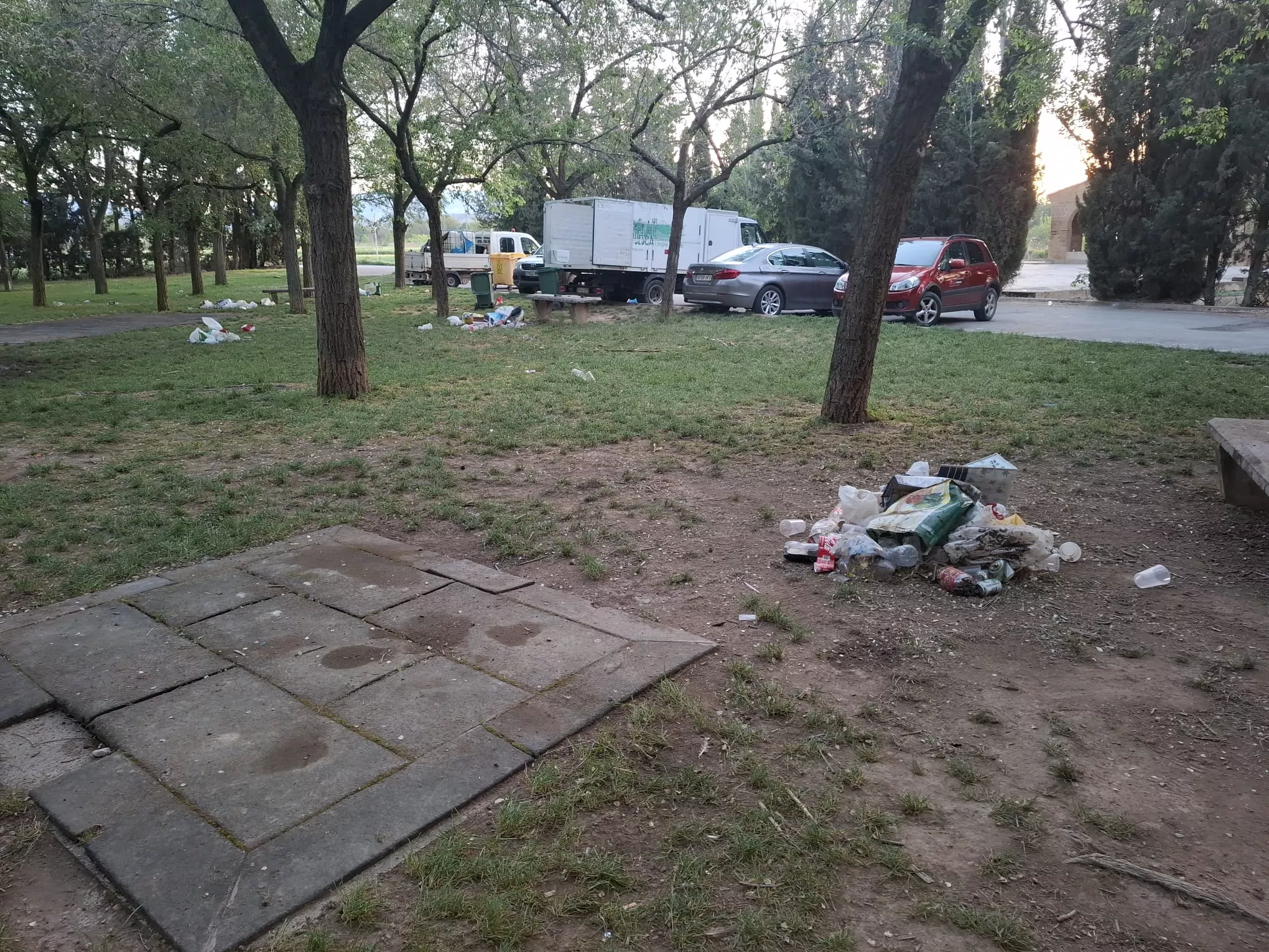 Aspecto de Salas tras la fiesta universitaria. 