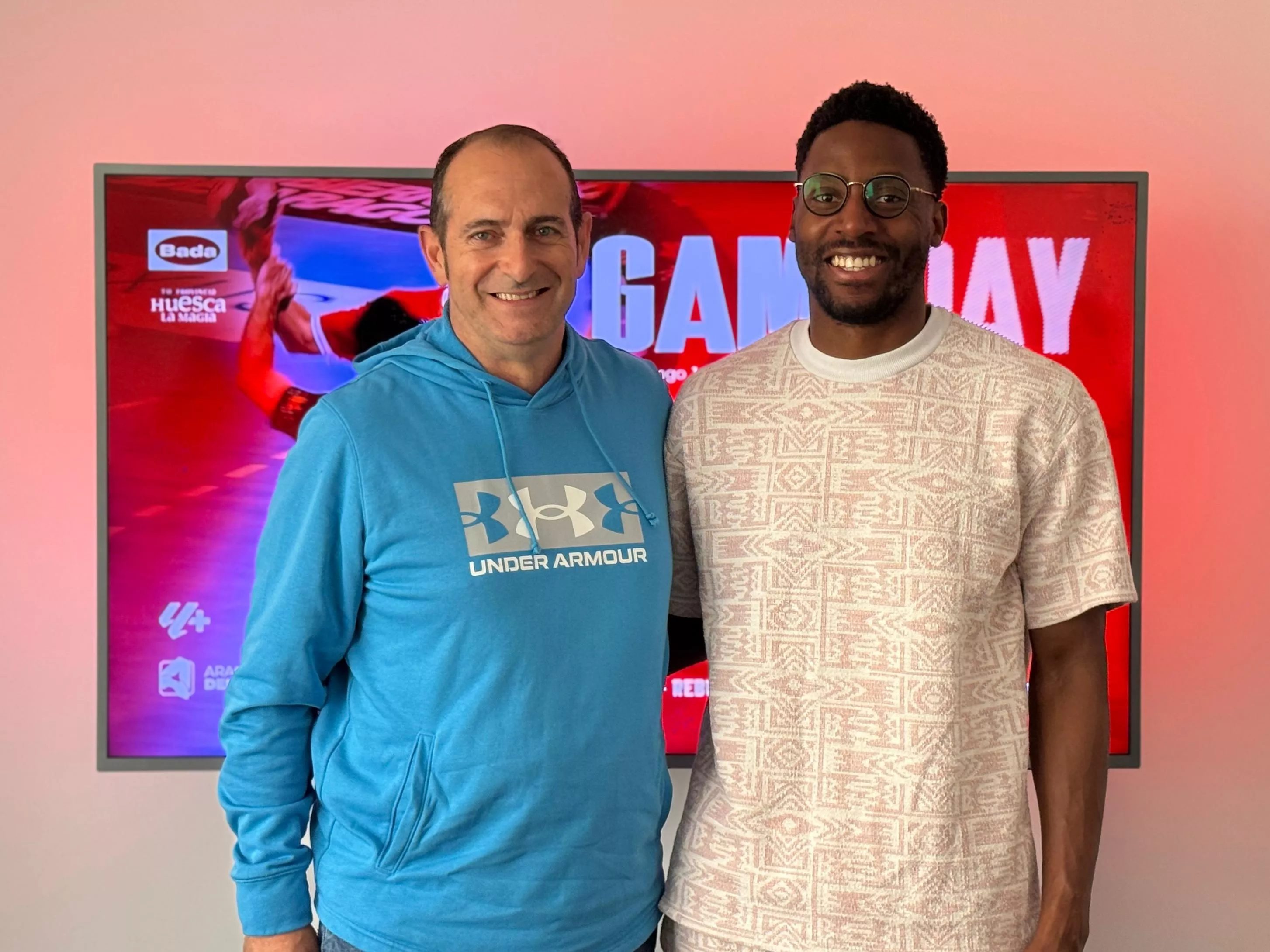 José Nolasco y Aurelien-Morgan Tchitombi, entrenador y central de Bada Huesca