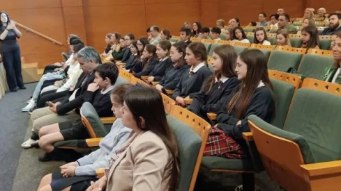 La alumna del colegio Santa Rosa se impone a 385 participantes y acudirá a la audiencia en el Palacio de El Pardo.
