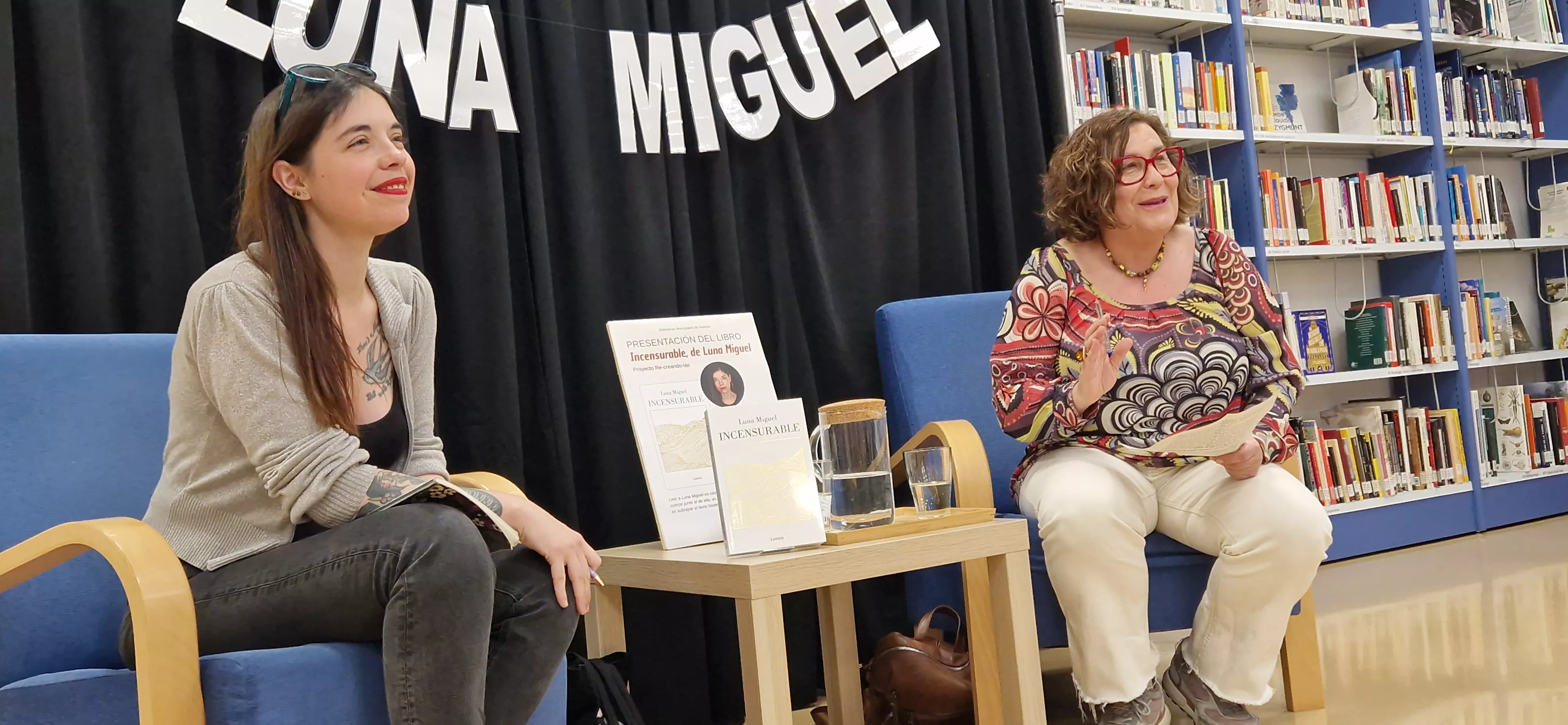 Luna Miguel y Chon Allué en la Biblioteca Durán Gudiol de Huesca. Foto Myriam Martínez