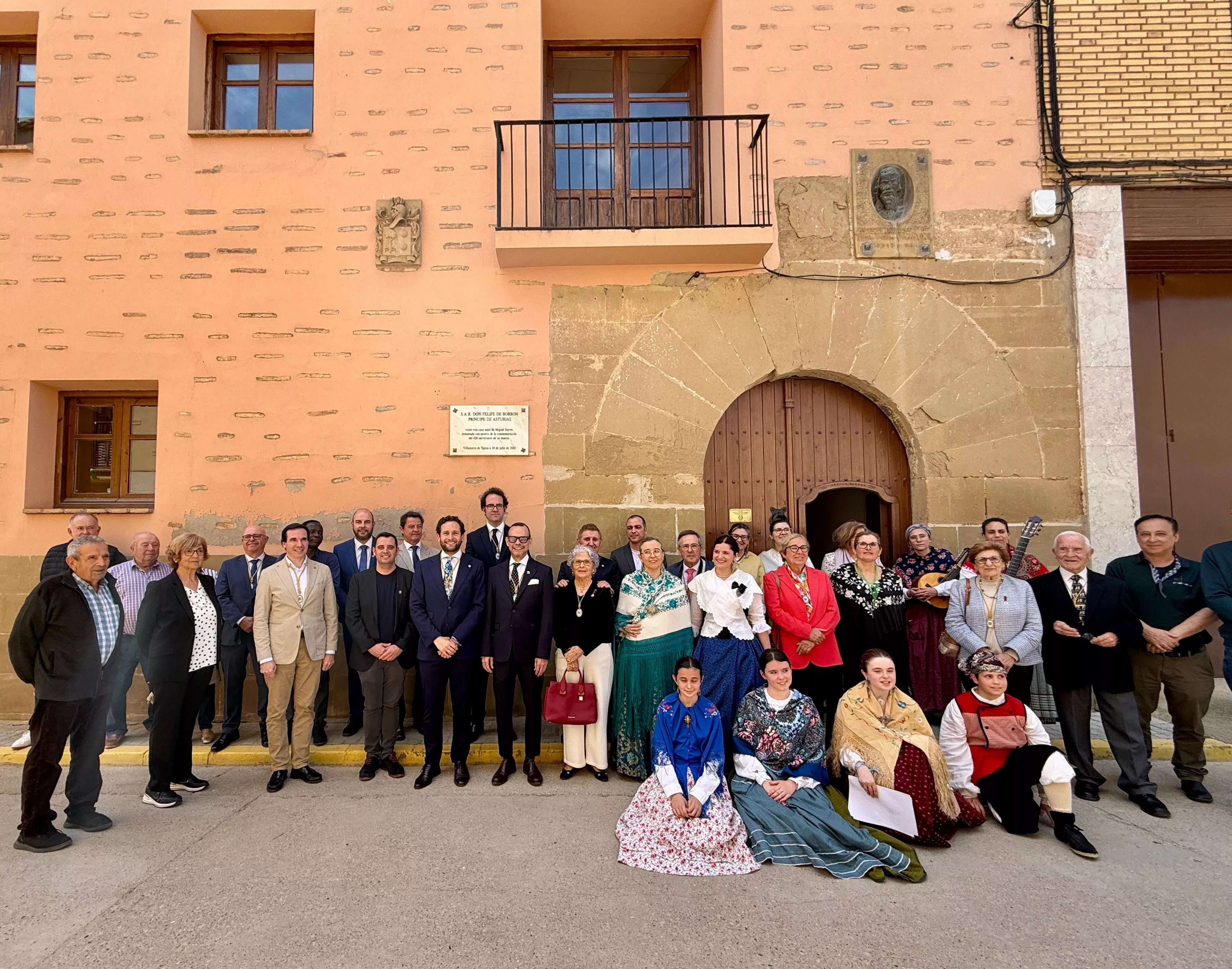 Foto de familia del 50 aniversario del Instituto de Estudios Sijenenses
