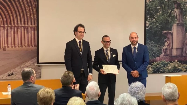Entrega del reconocimiento al director general de Cultura del Gobierno de Aragón