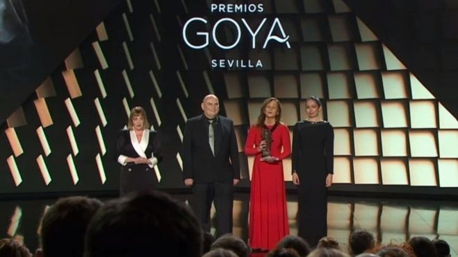 Eulalia Ramón y Antonio y Ana, hijos de Carlos Saura