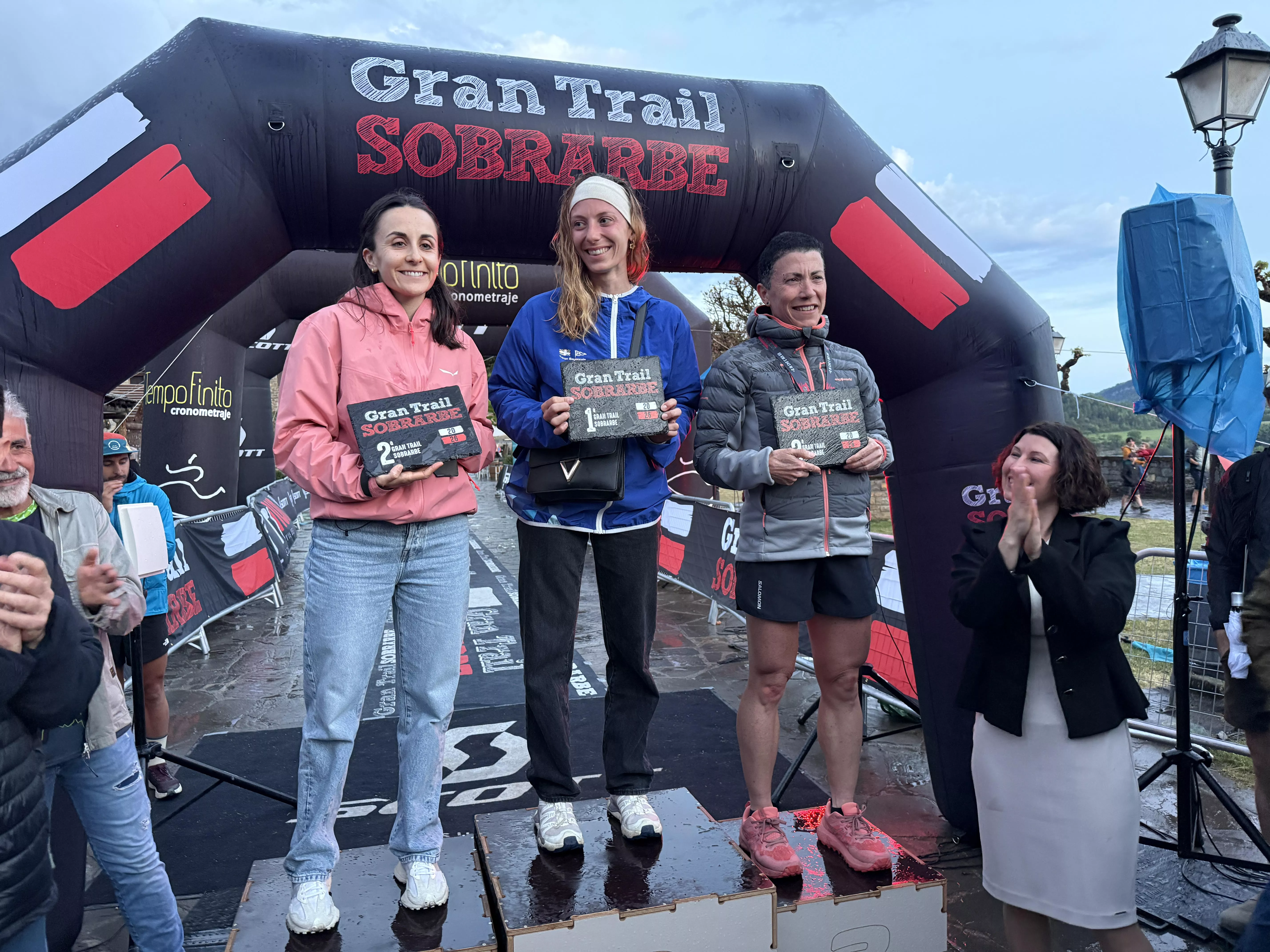 Podium absoluta femenina Gran Trail