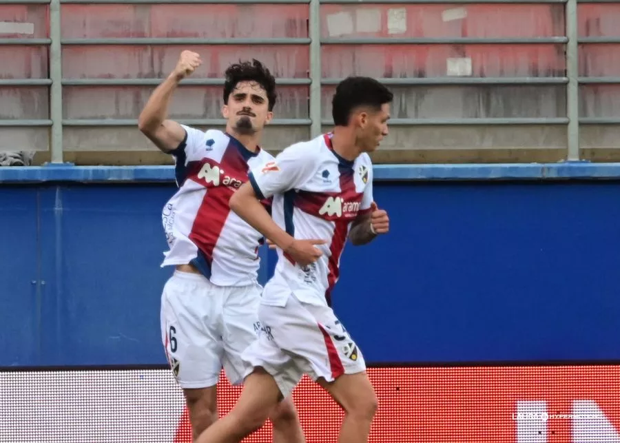 Mier celebra su gol. Entre los jugadores, uno que siempre da lo máximo. Foto Laliga