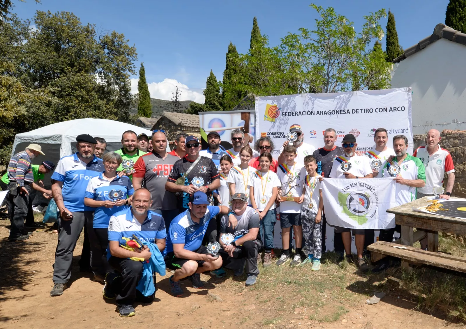 Foto de familia de los premiados.