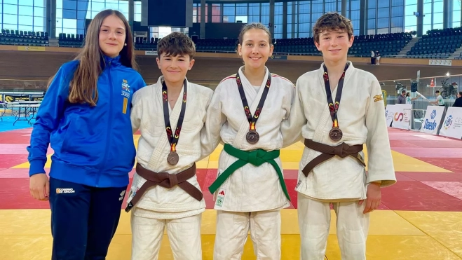 JUDOCAS ESCUELA JUDO CAS